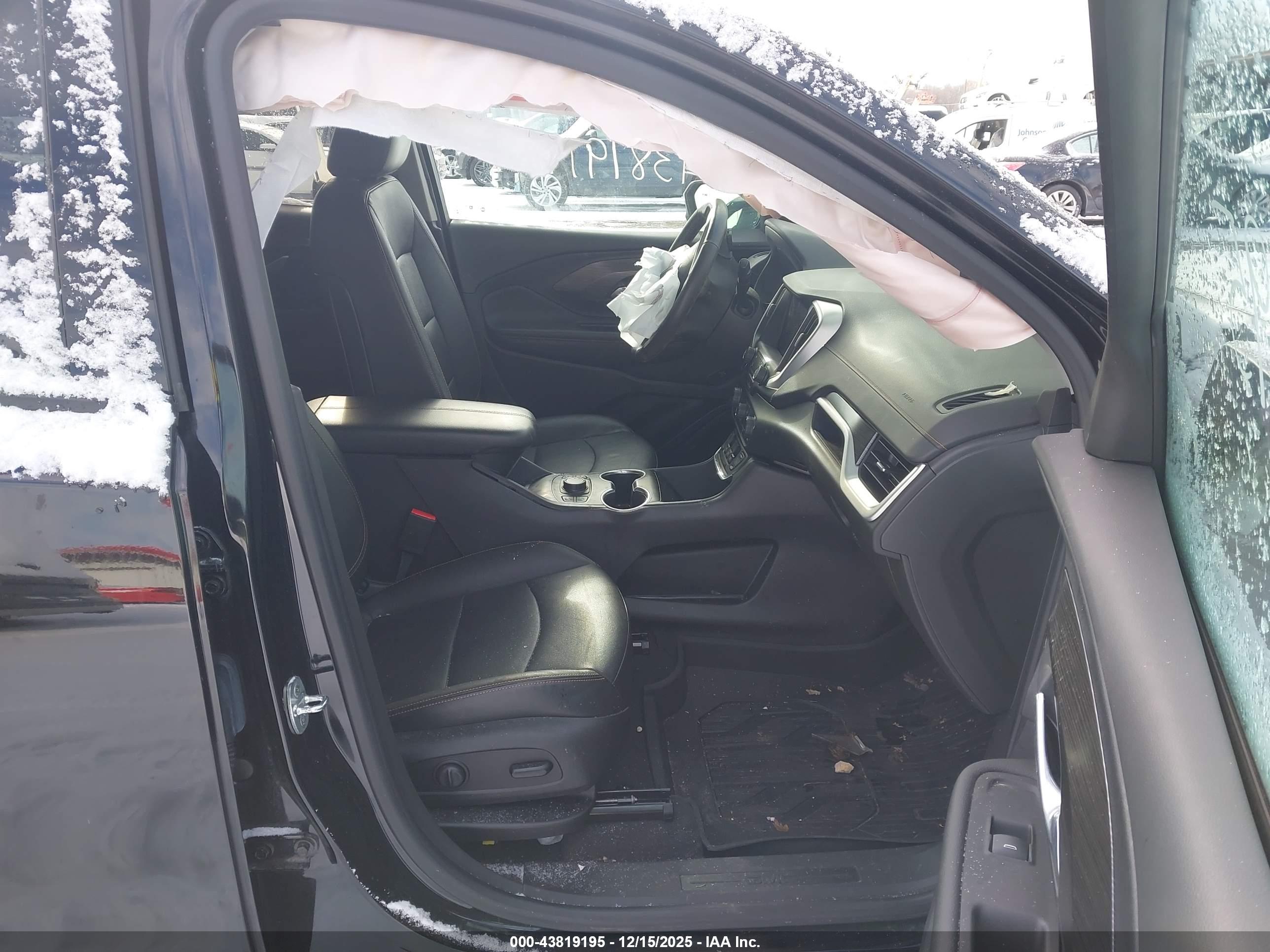 GMC TERRAIN image 5