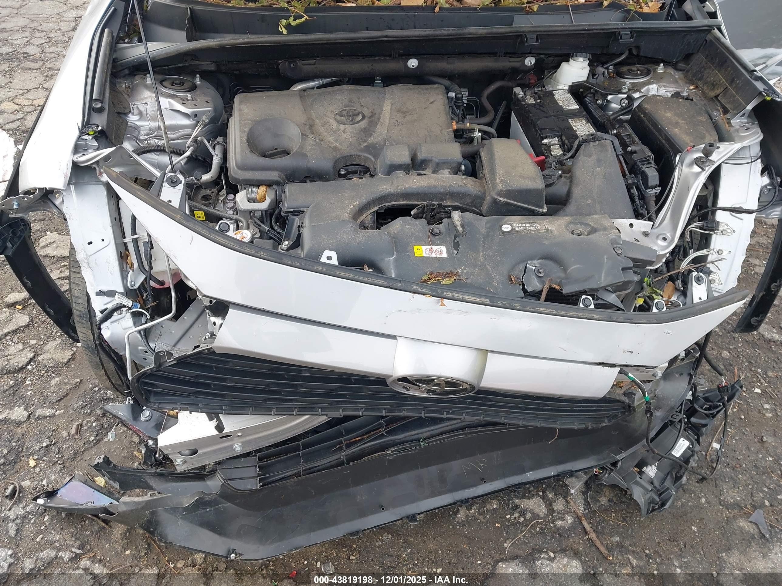 TOYOTA RAV4 image 10