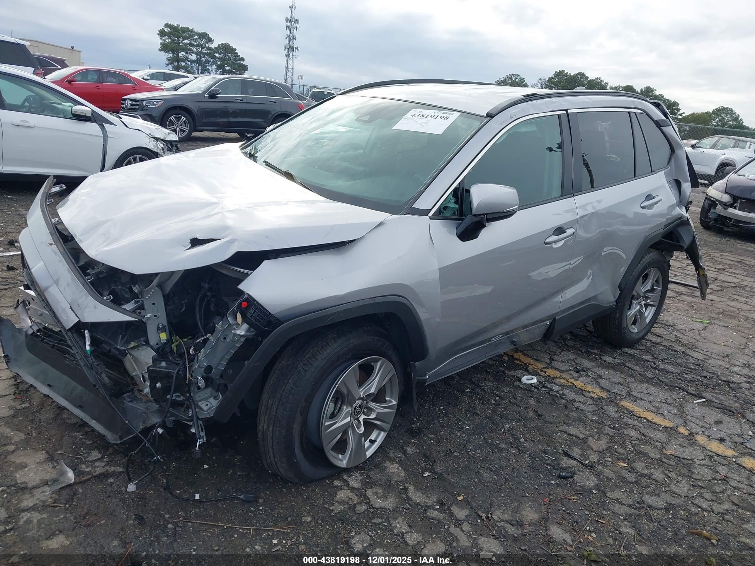 TOYOTA RAV4 image 2