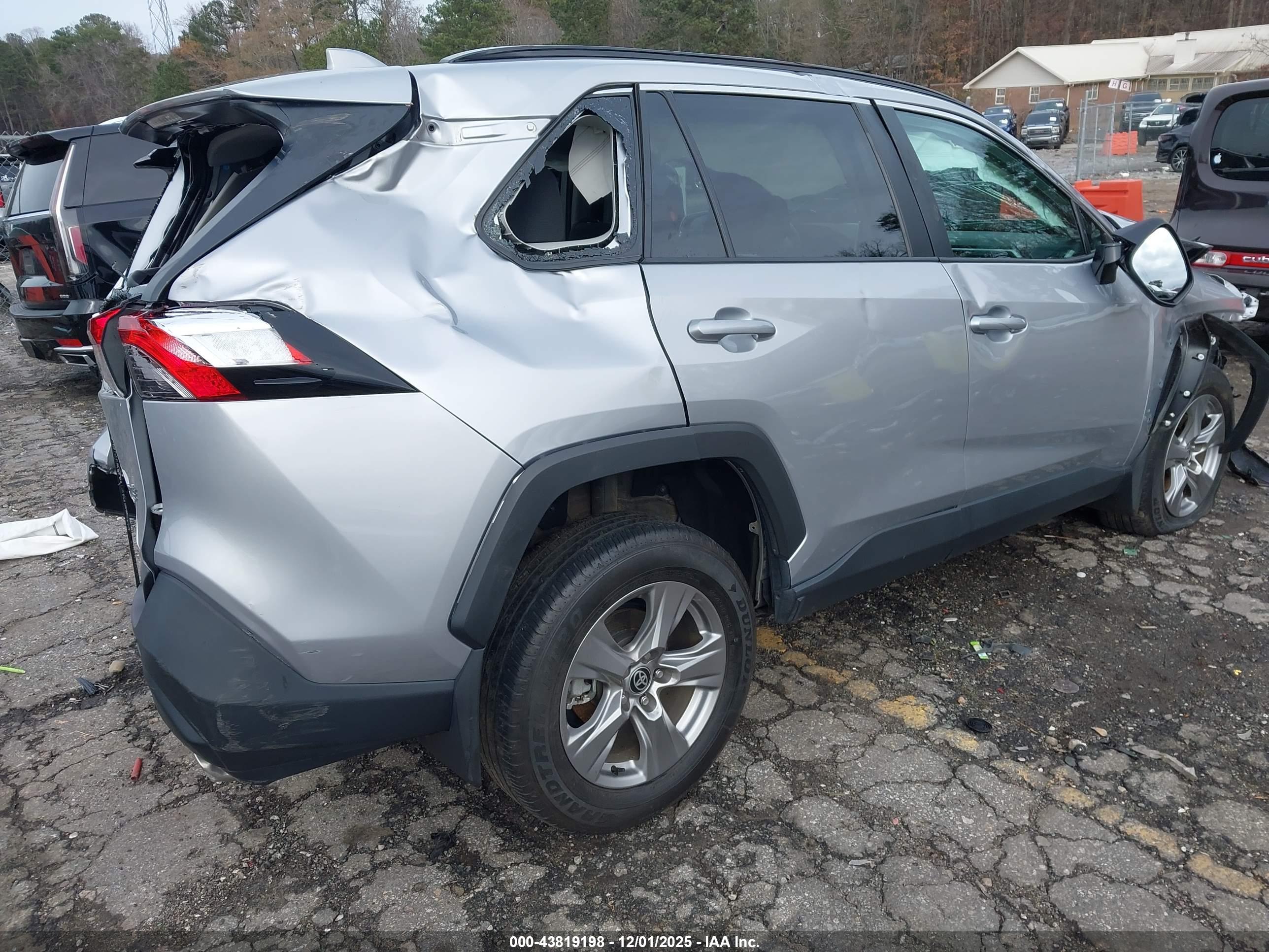 TOYOTA RAV4 image 4