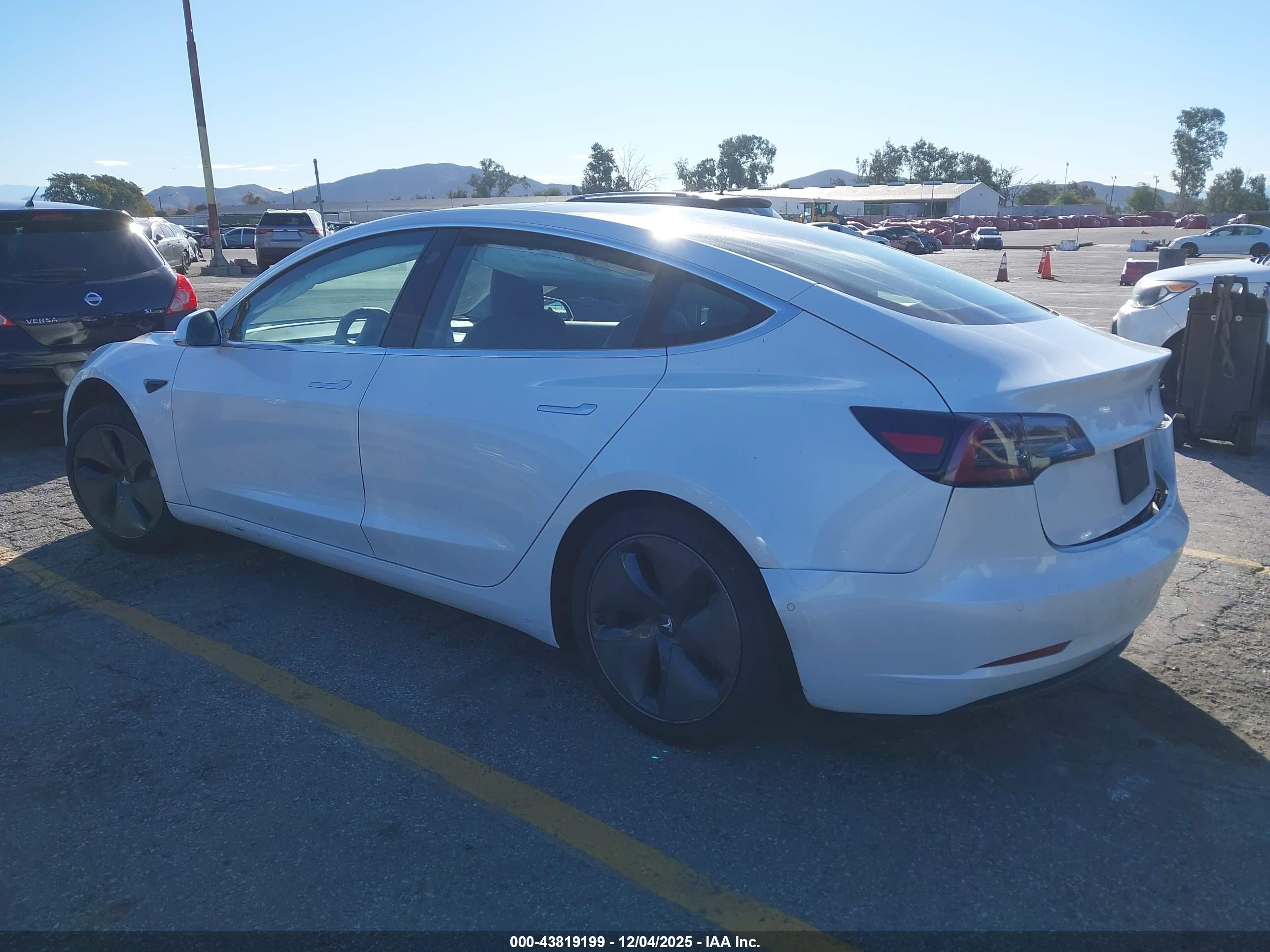 TESLA MODEL image 3