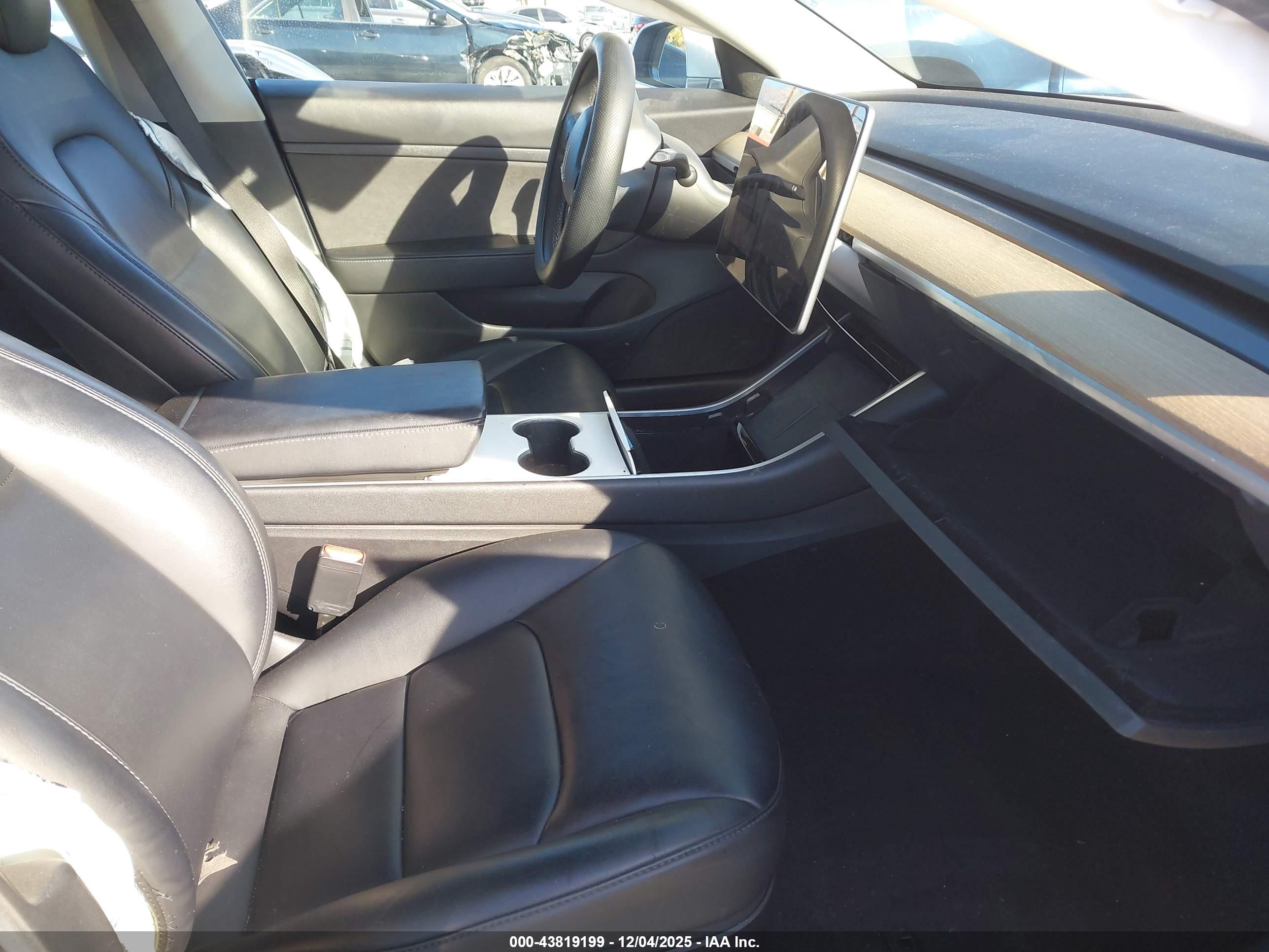 TESLA MODEL image 5