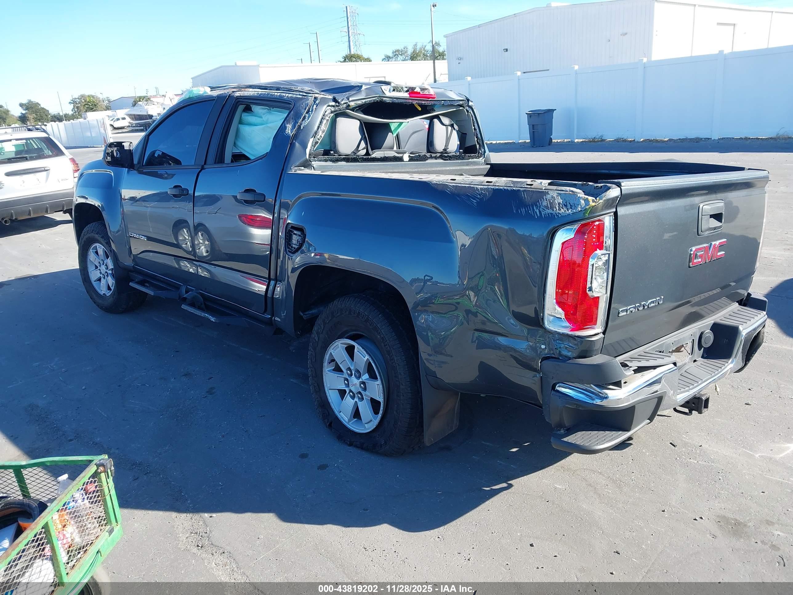 GMC CANYON image 3