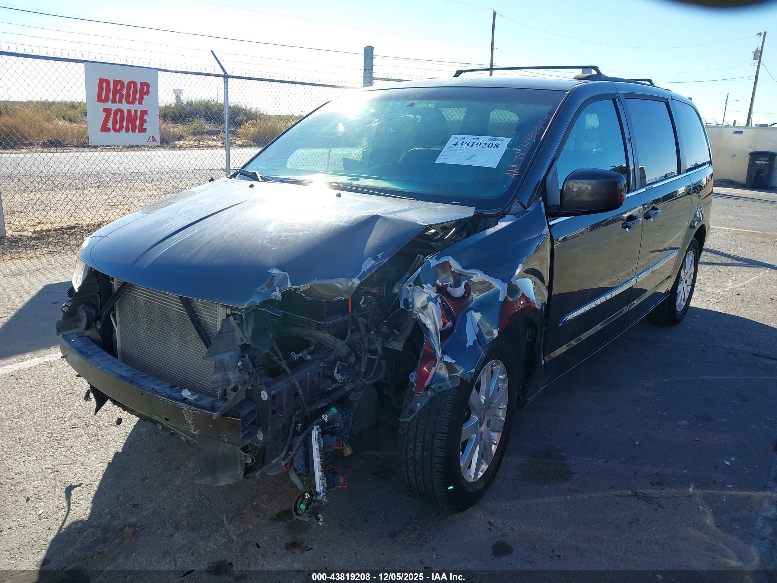 CHRYSLER TOWN image 2