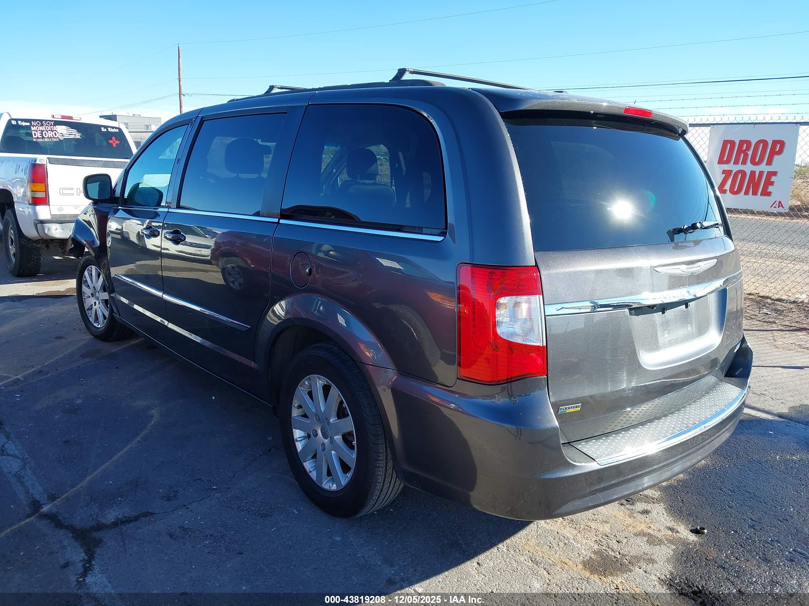 CHRYSLER TOWN image 3