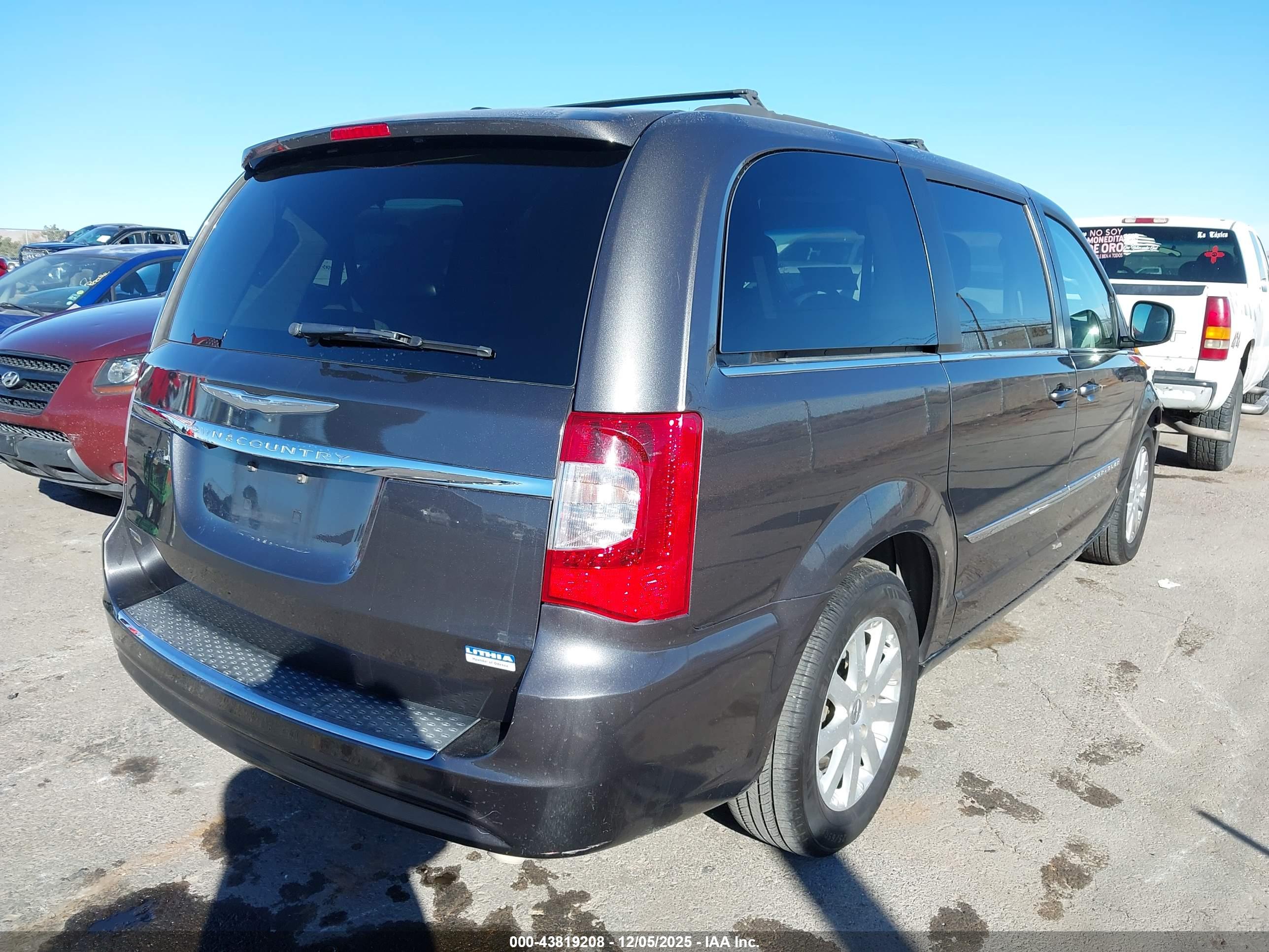 CHRYSLER TOWN image 4