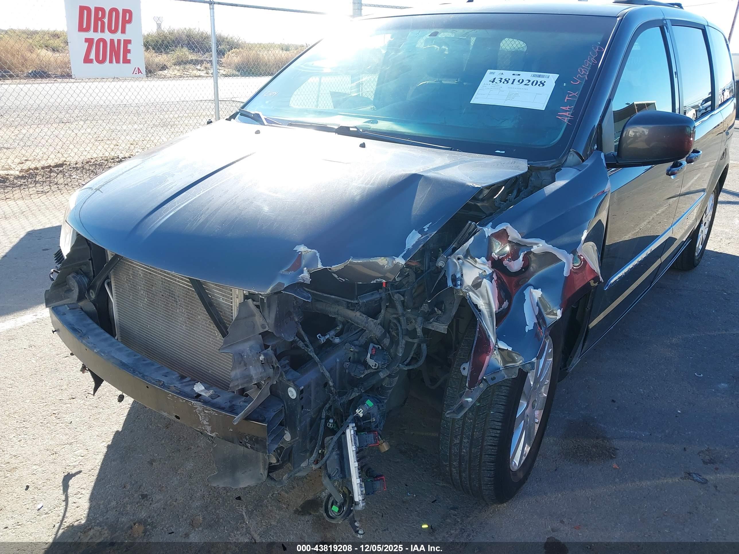 CHRYSLER TOWN image 6