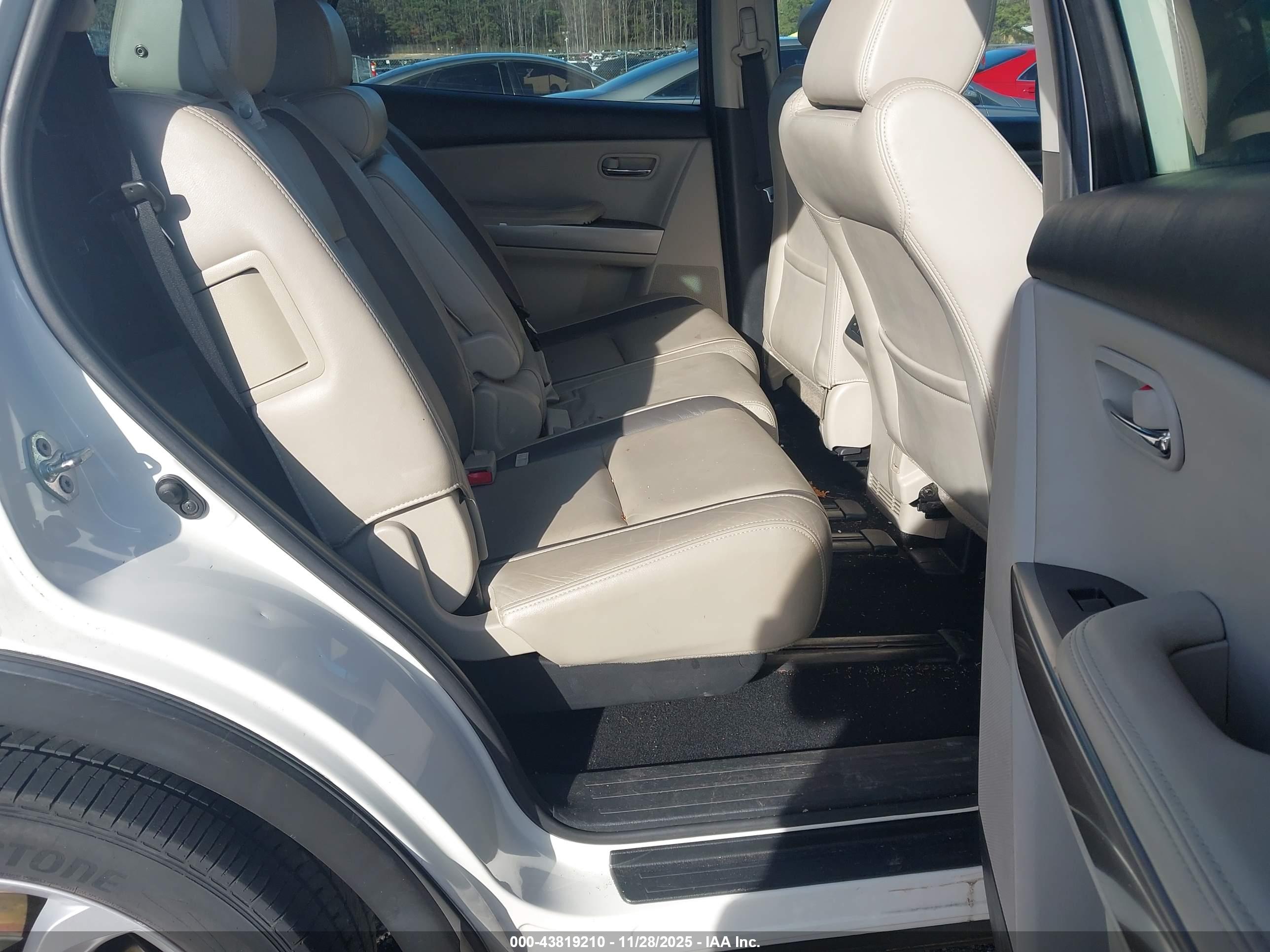 MAZDA CX-9 image 8