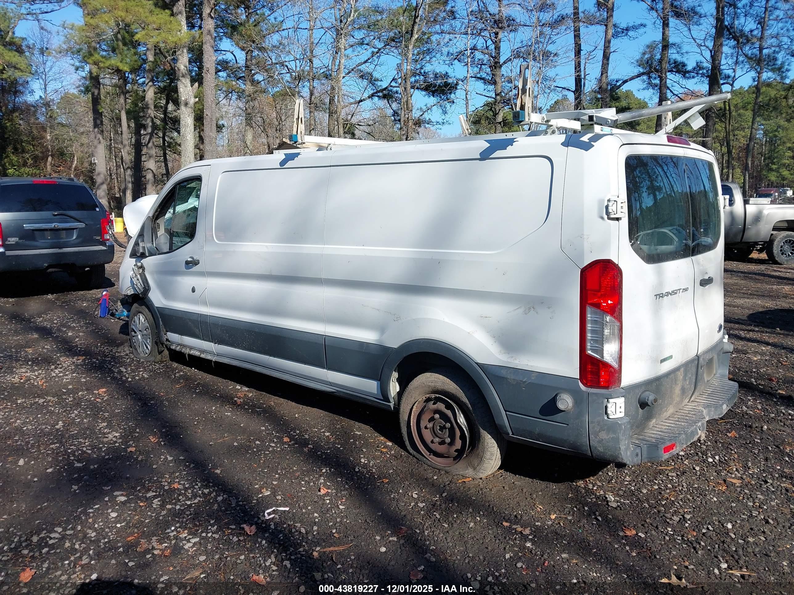 FORD TRANSIT-250 image 3