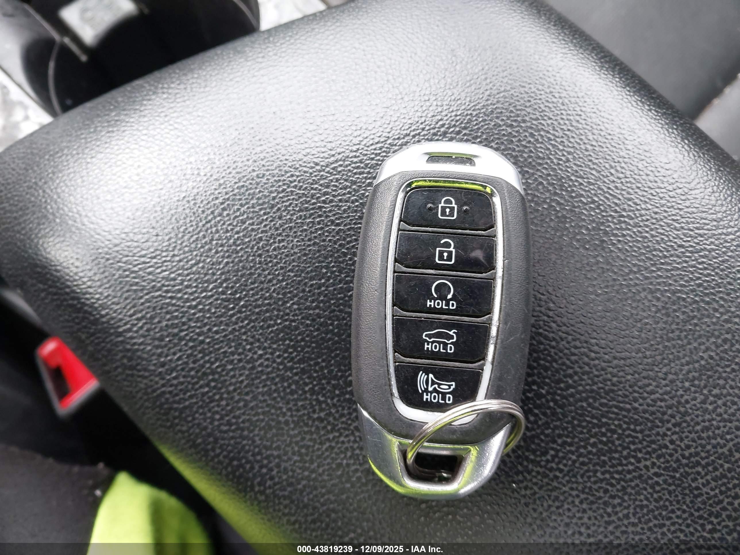 HYUNDAI ELANTRA image 11
