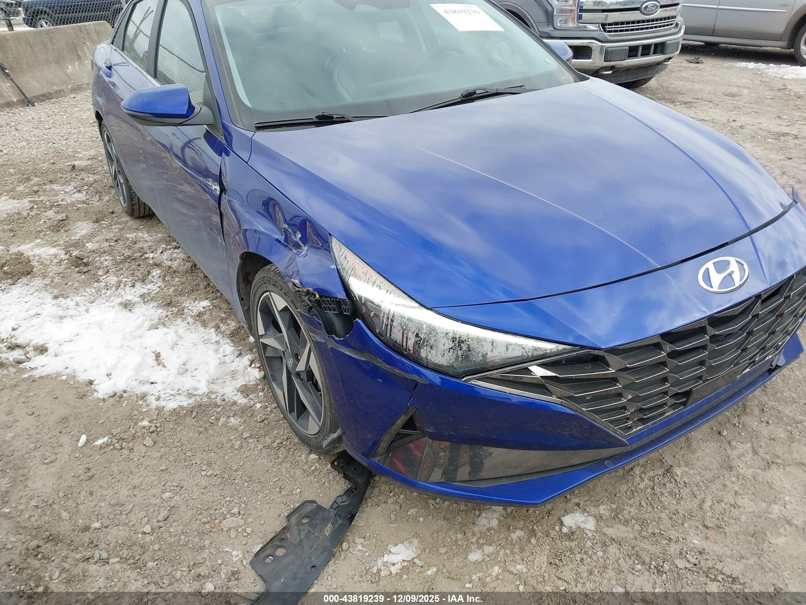 HYUNDAI ELANTRA image 6