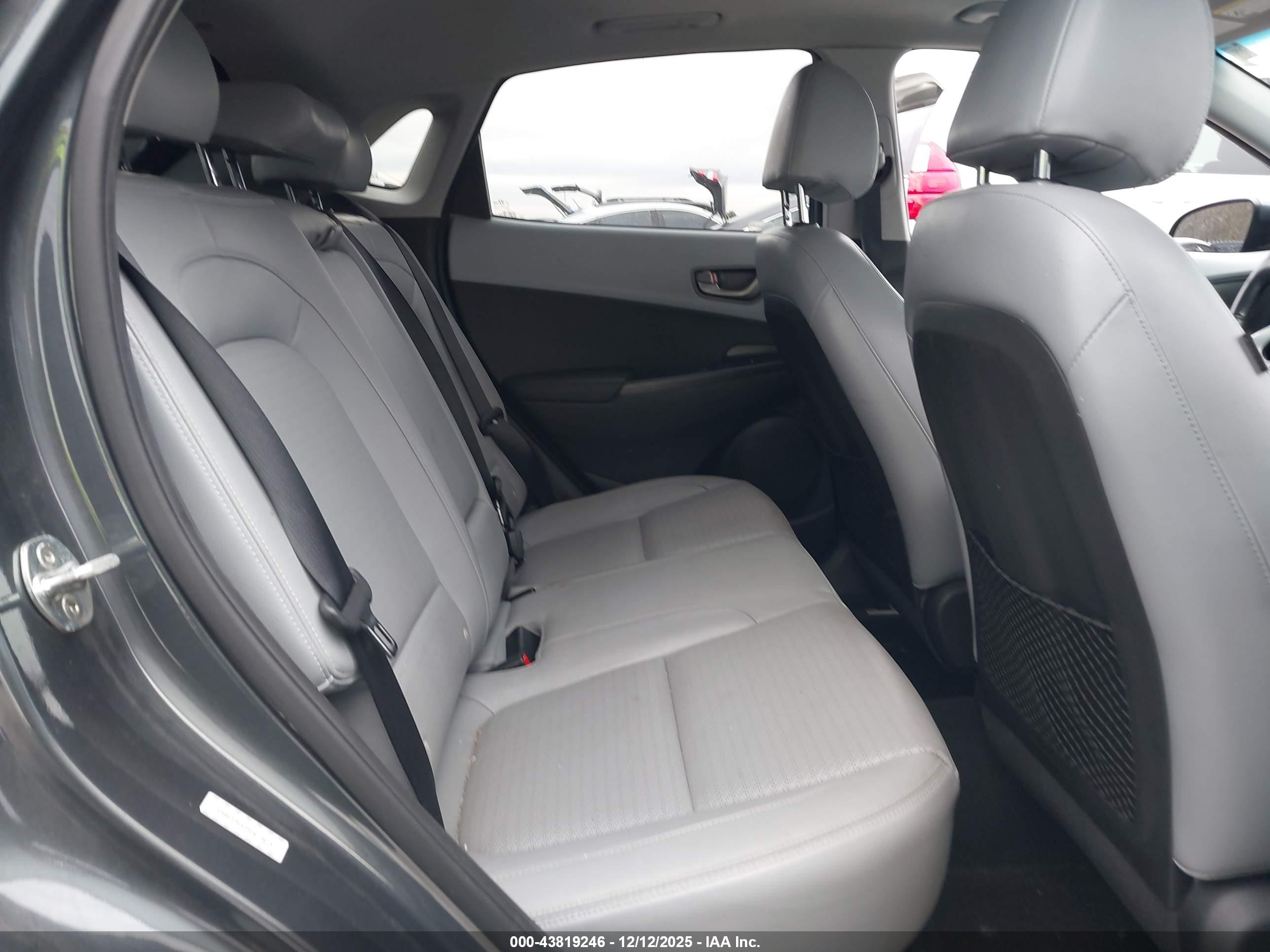 HYUNDAI KONA image 8
