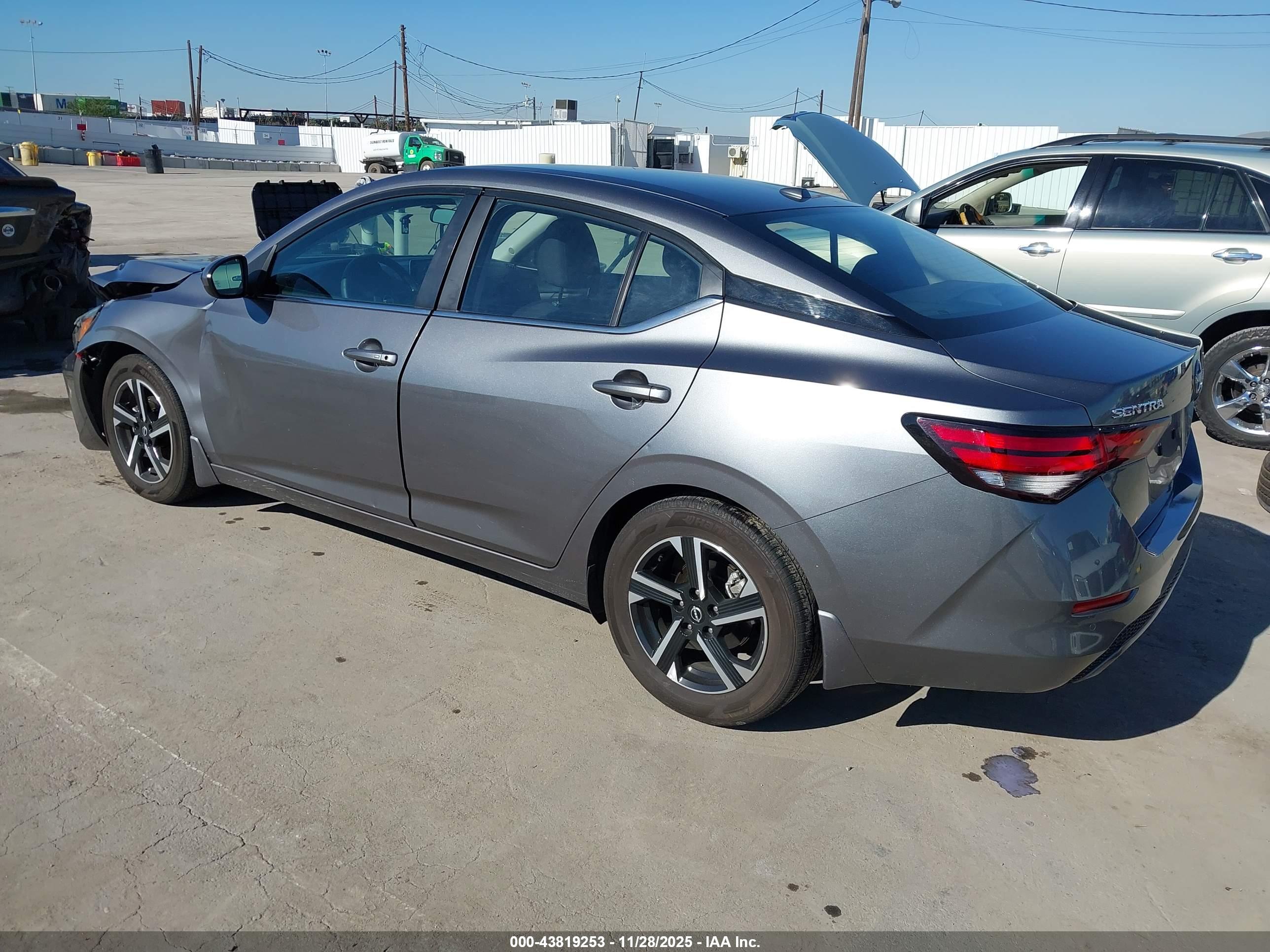 NISSAN SENTRA image 3