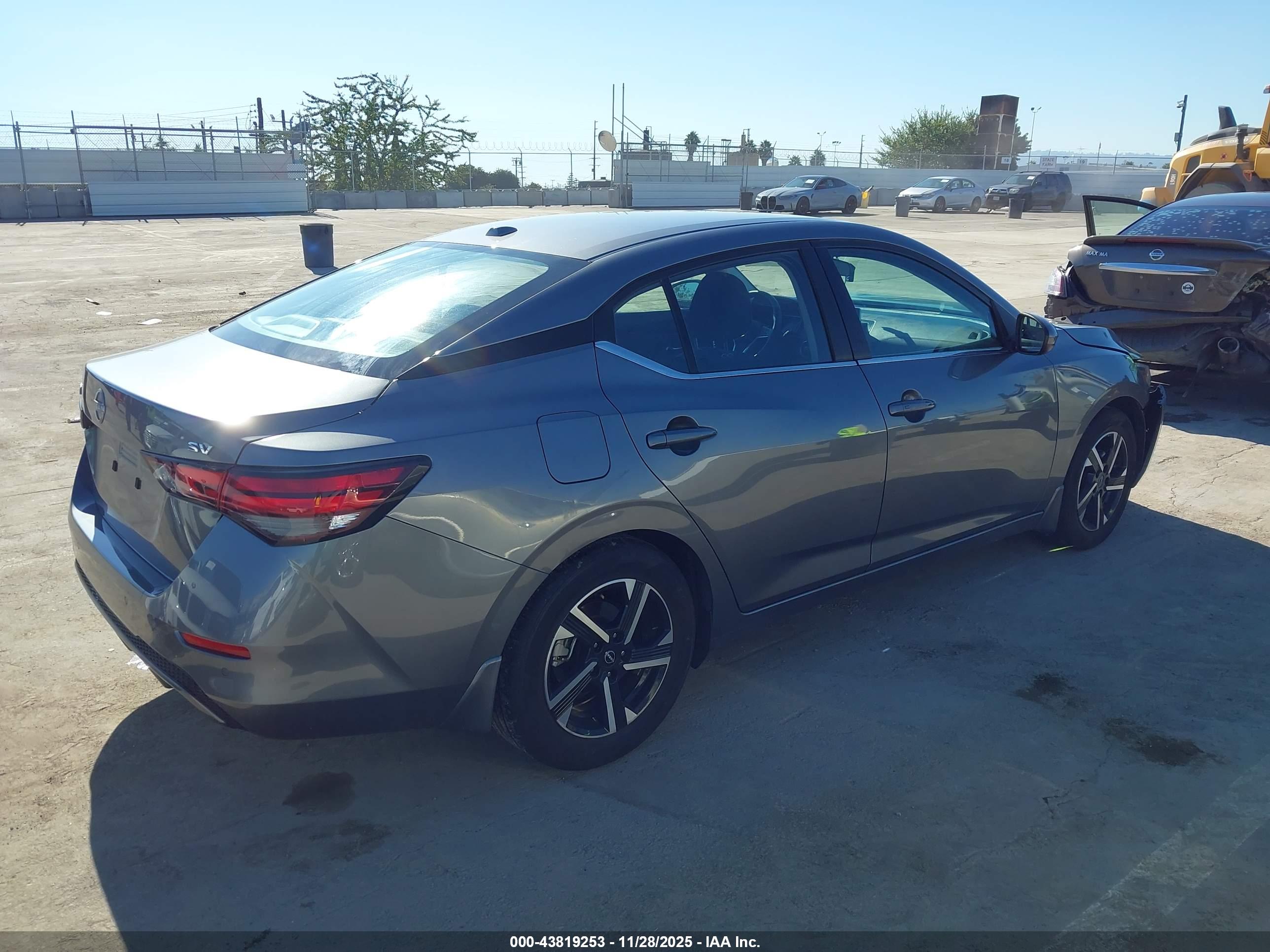 NISSAN SENTRA image 4