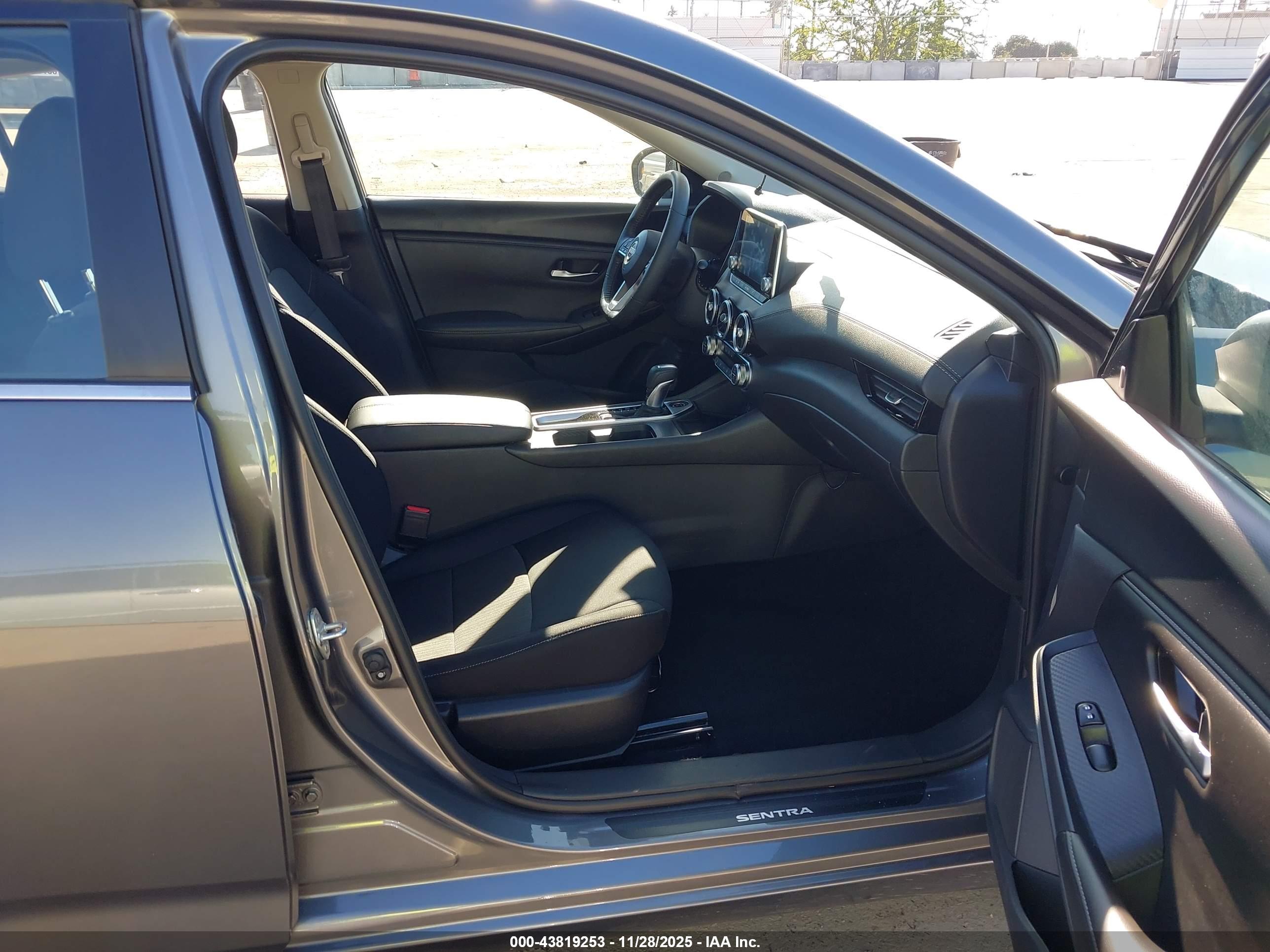 NISSAN SENTRA image 5