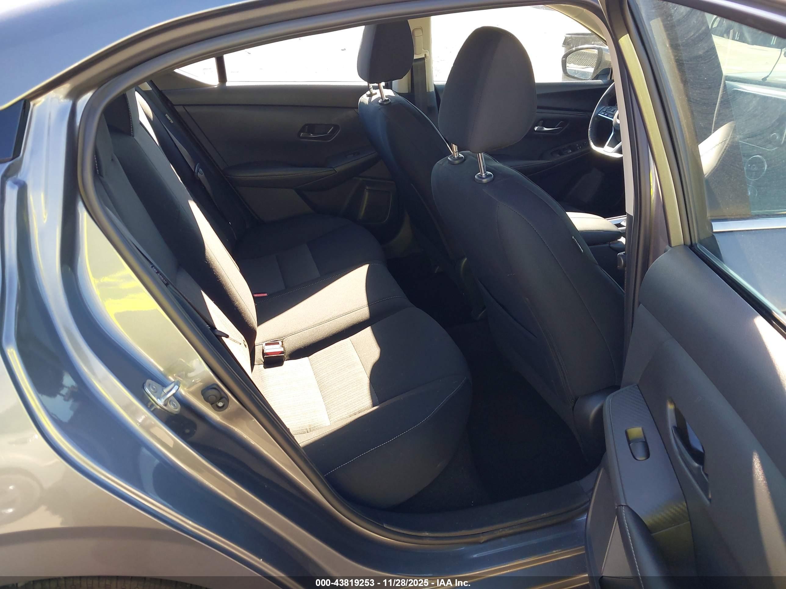 NISSAN SENTRA image 8