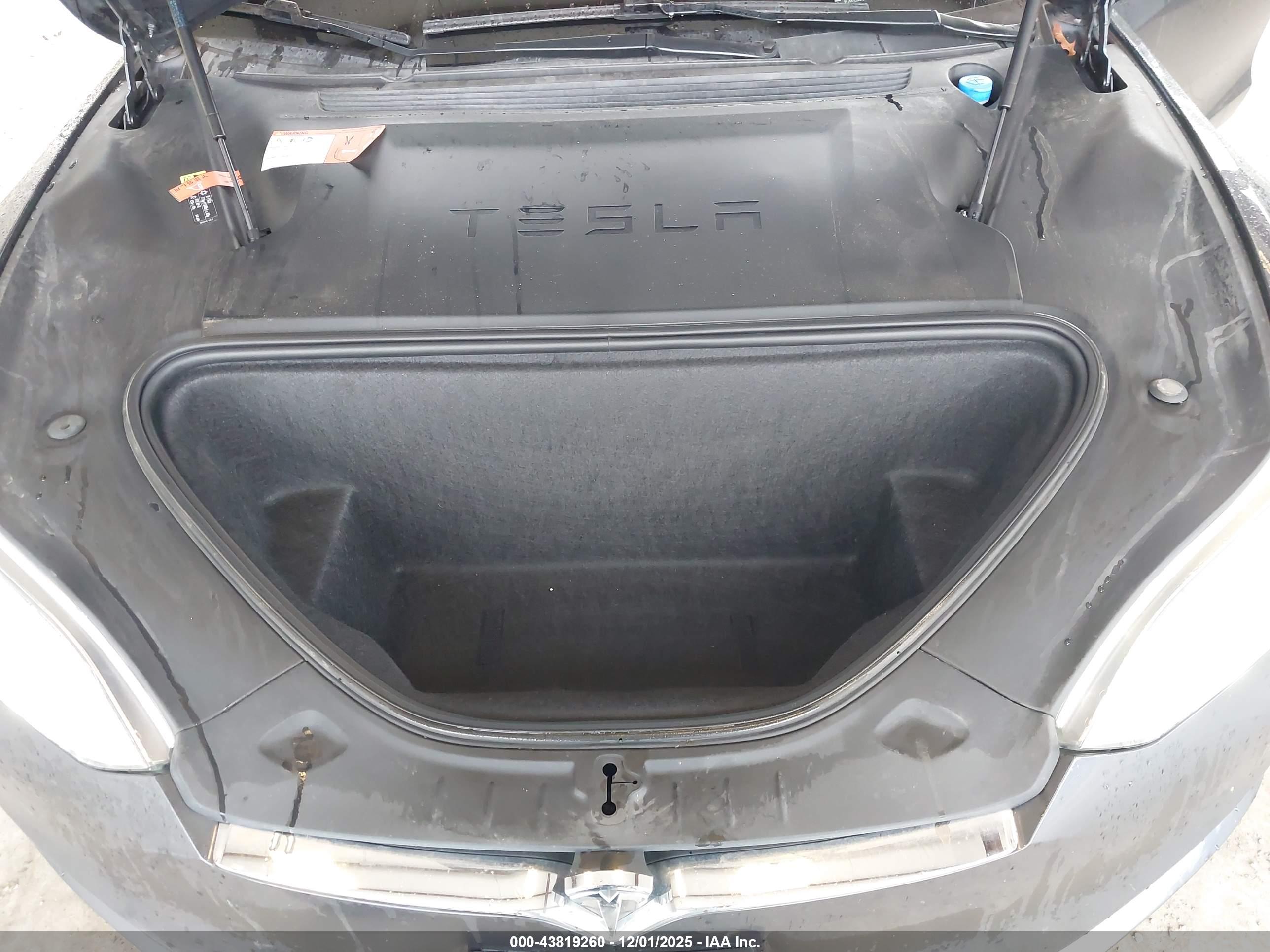 TESLA MODEL image 10