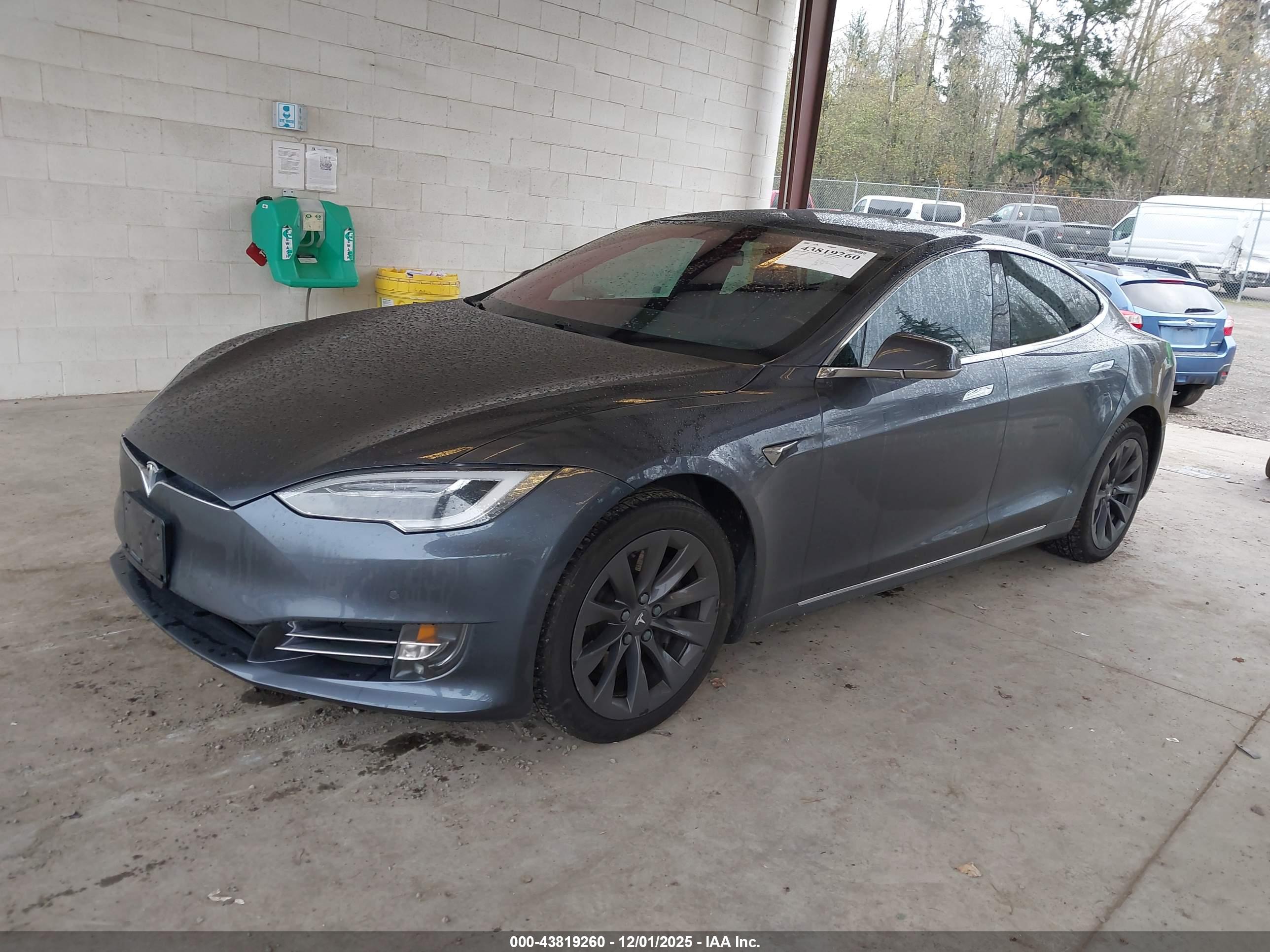 TESLA MODEL image 2