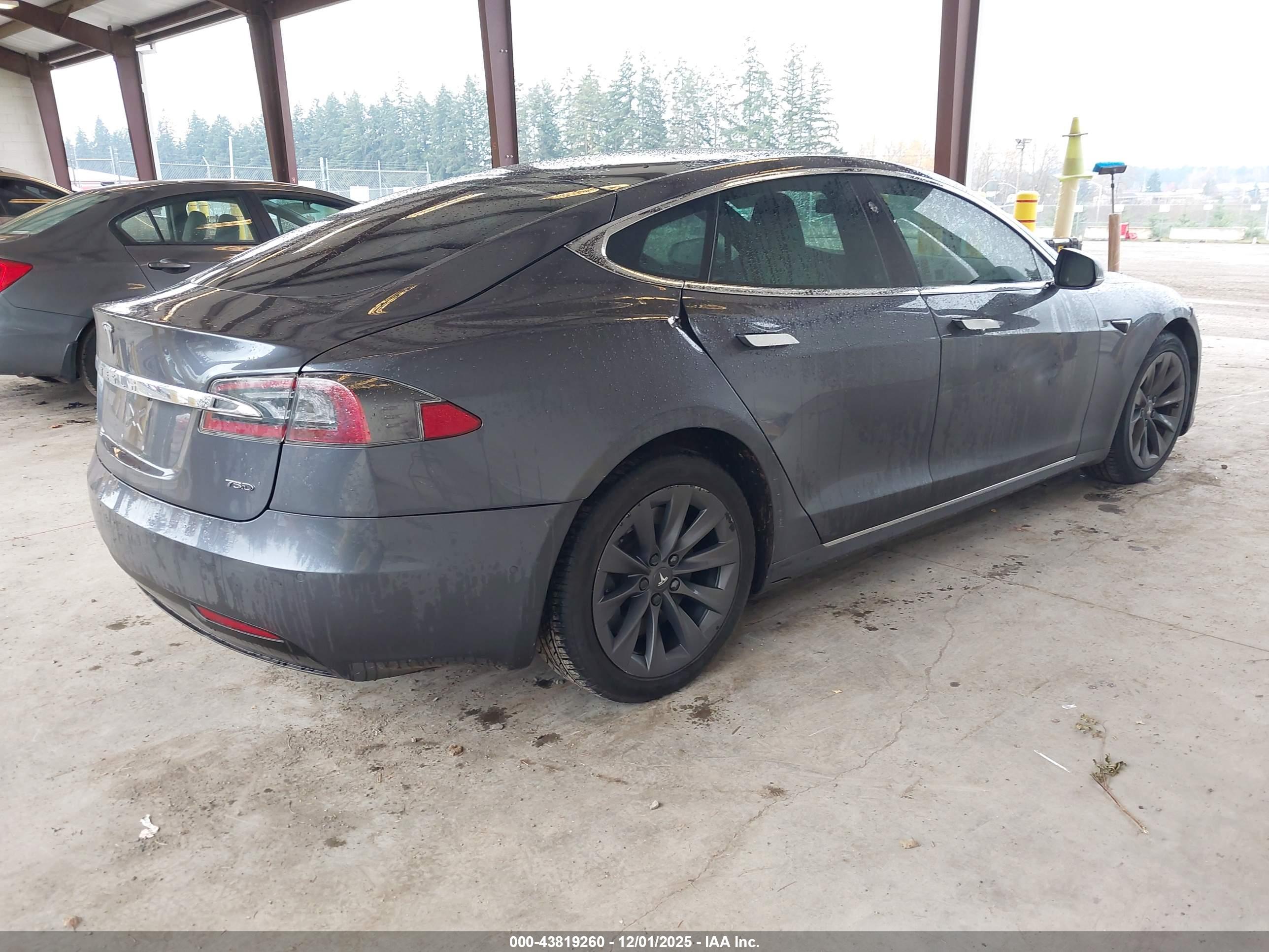 TESLA MODEL image 4