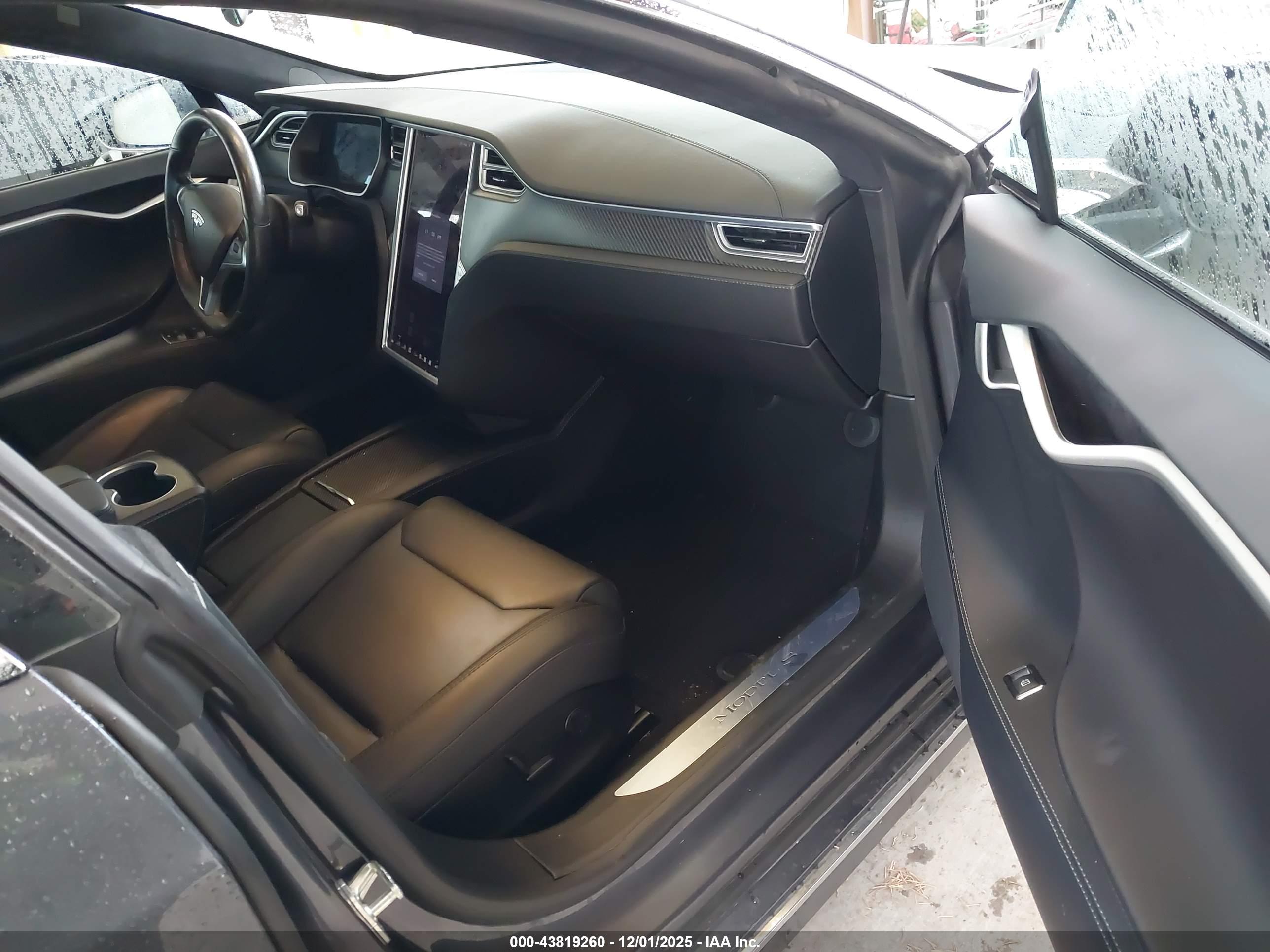 TESLA MODEL image 5