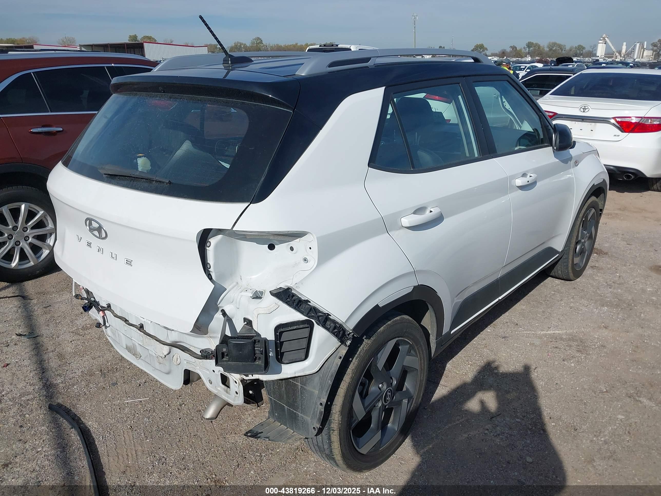 HYUNDAI VENUE image 4