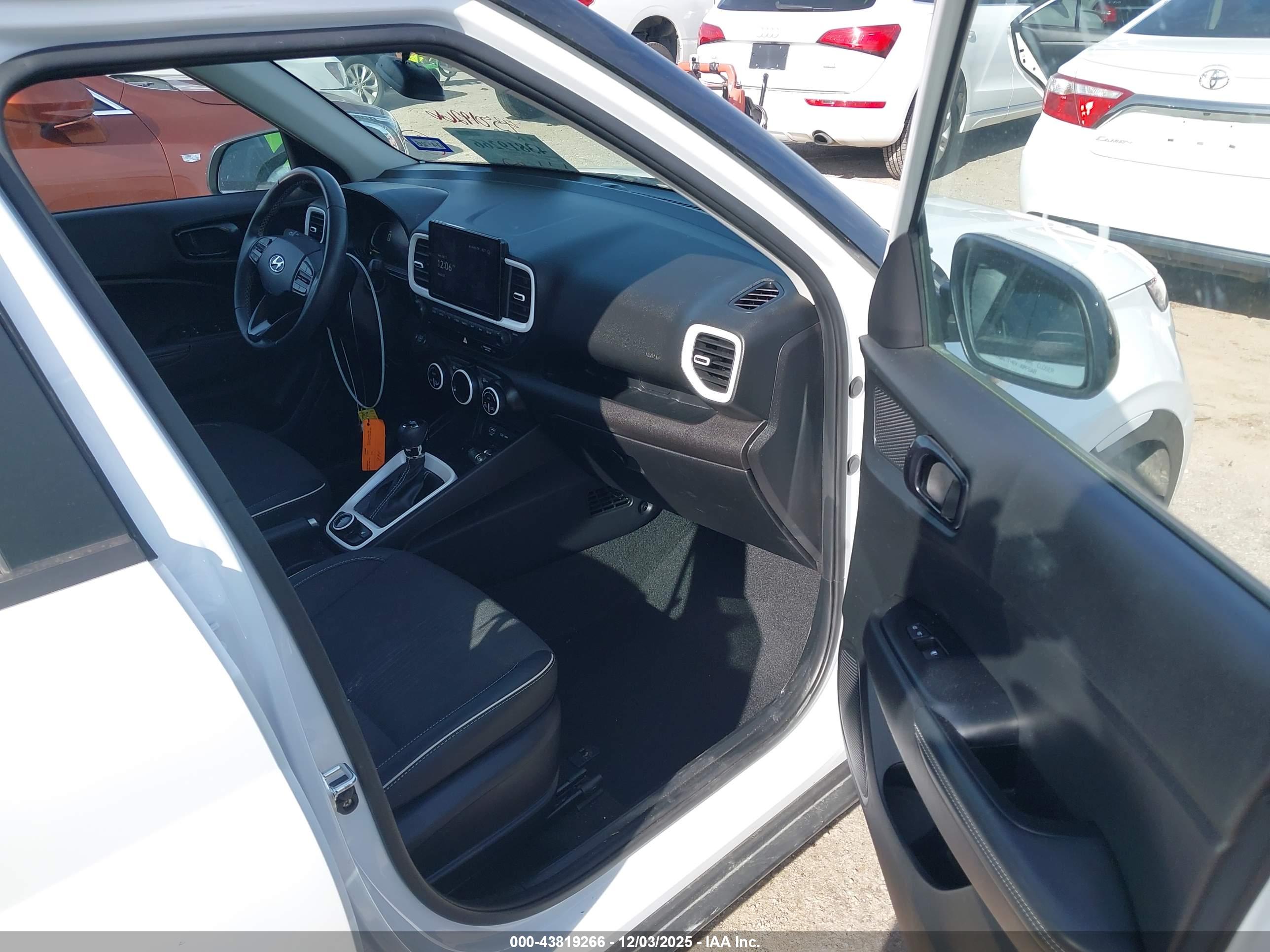 HYUNDAI VENUE image 5