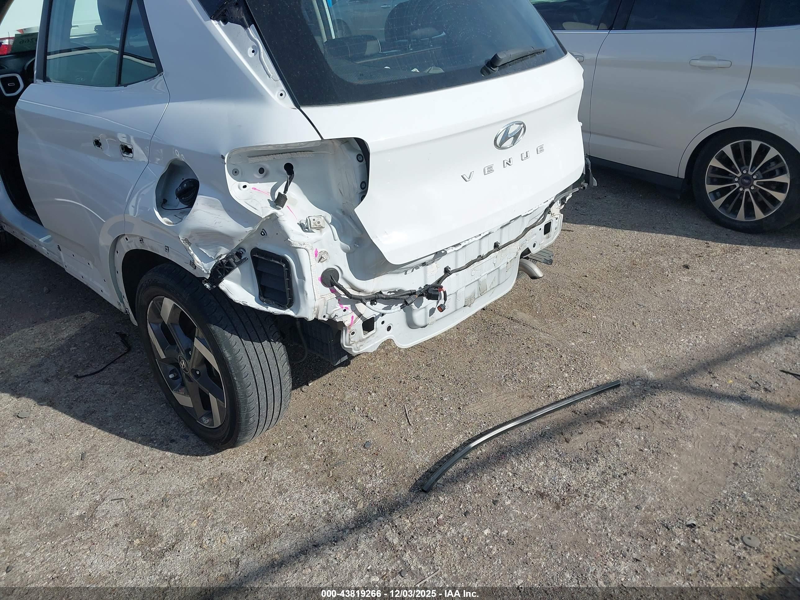 HYUNDAI VENUE image 6