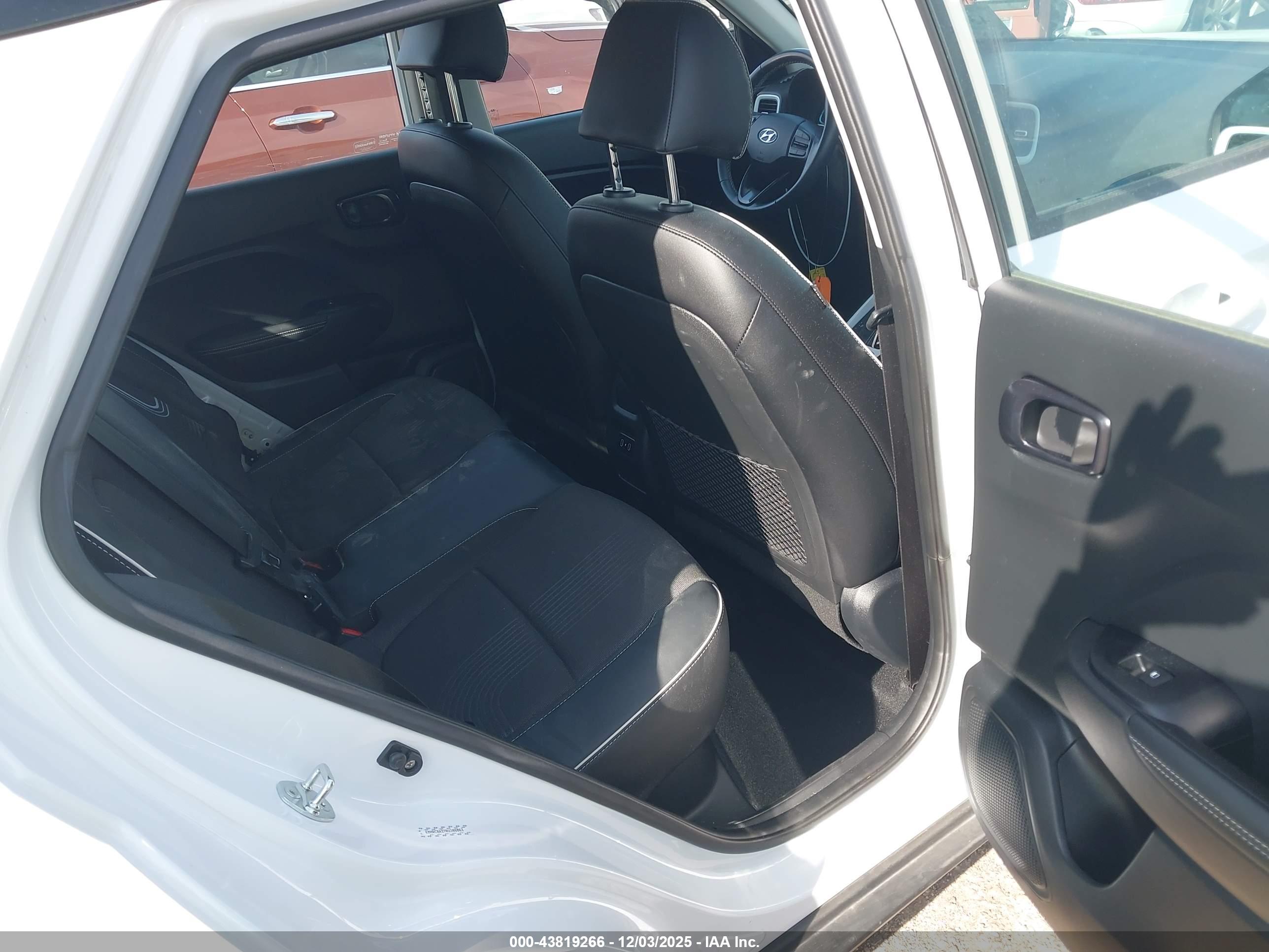 HYUNDAI VENUE image 8