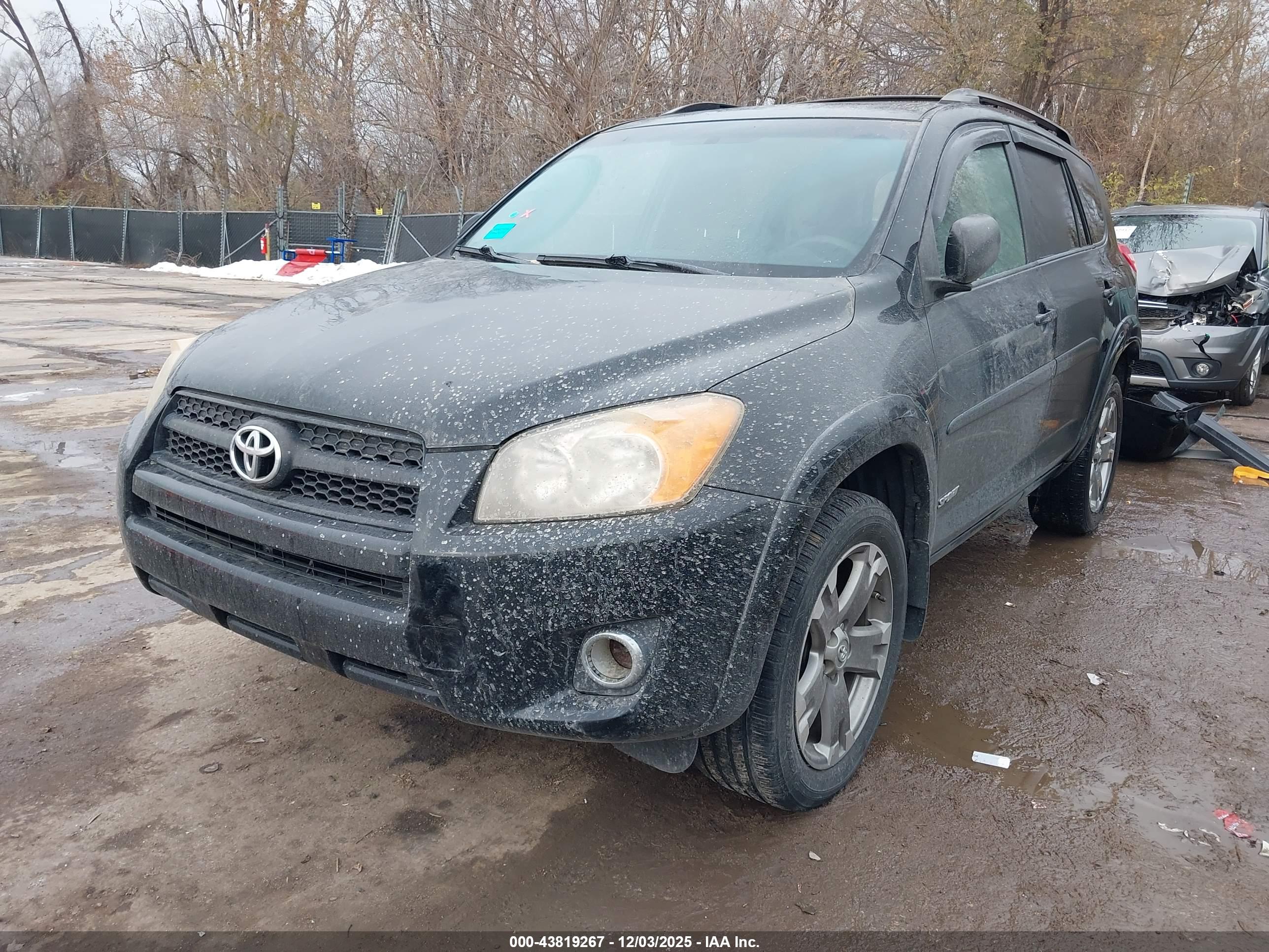 TOYOTA RAV4 image 2