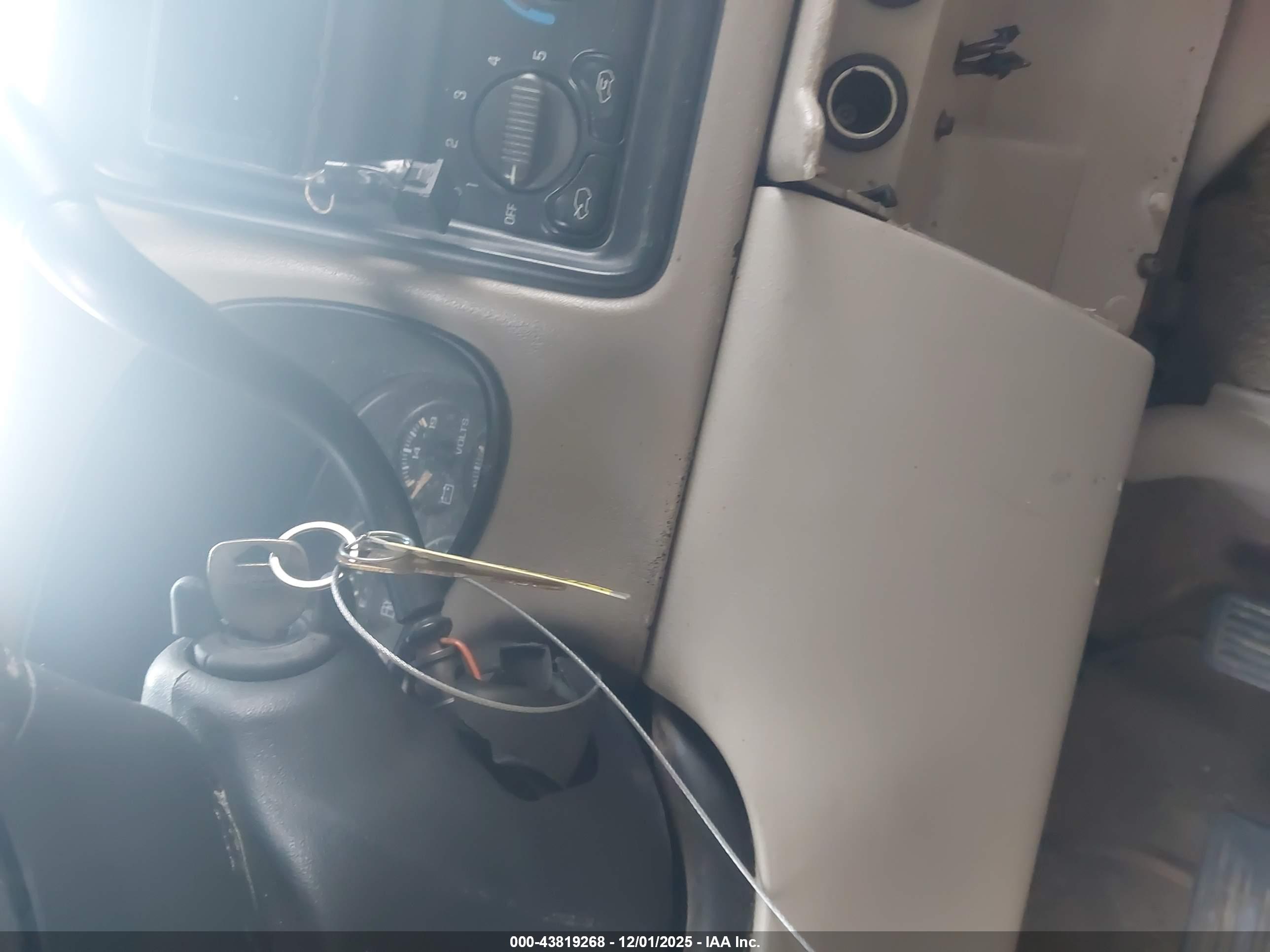 CHEVROLET TAHOE image 11