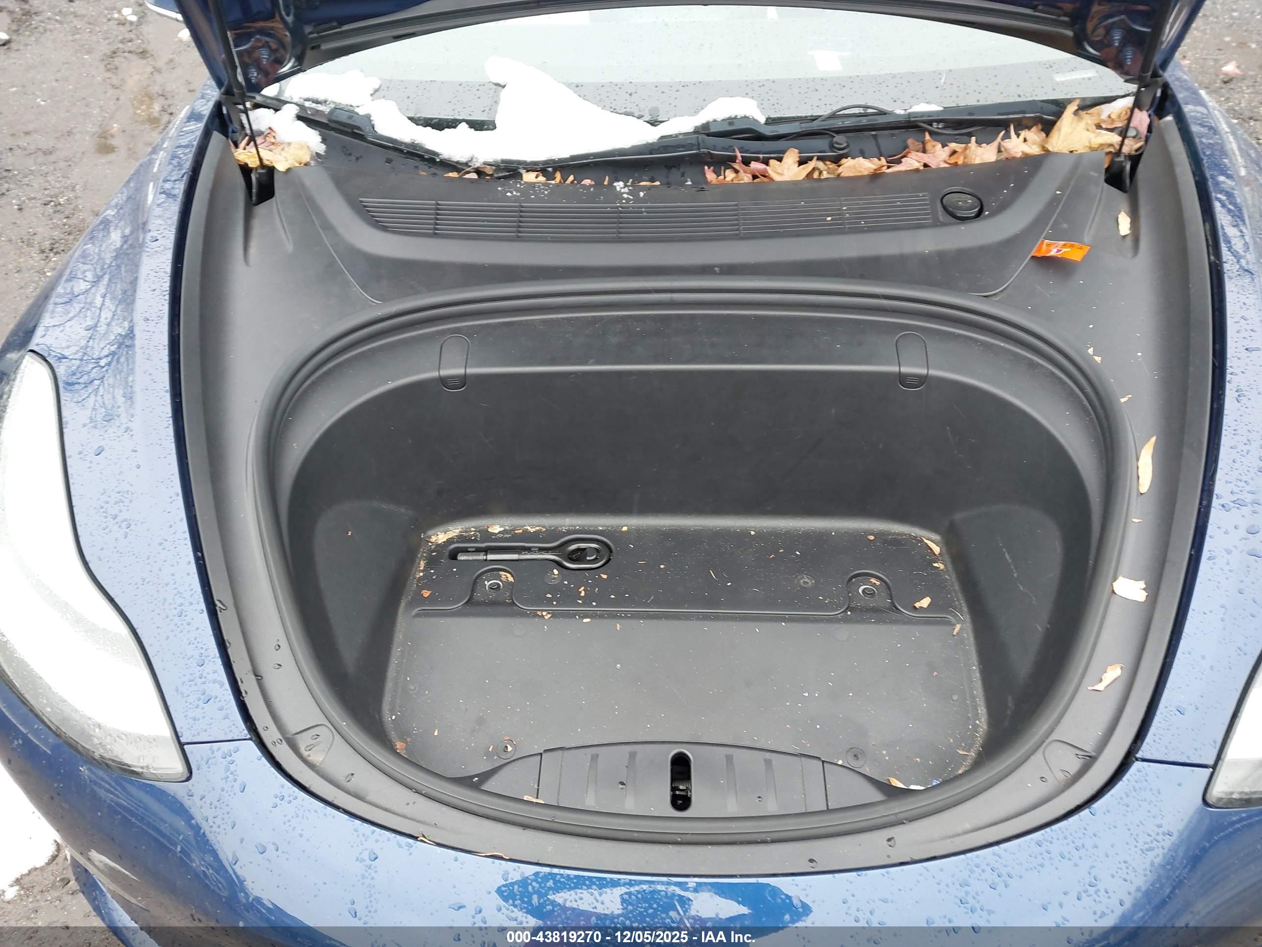 TESLA MODEL image 10