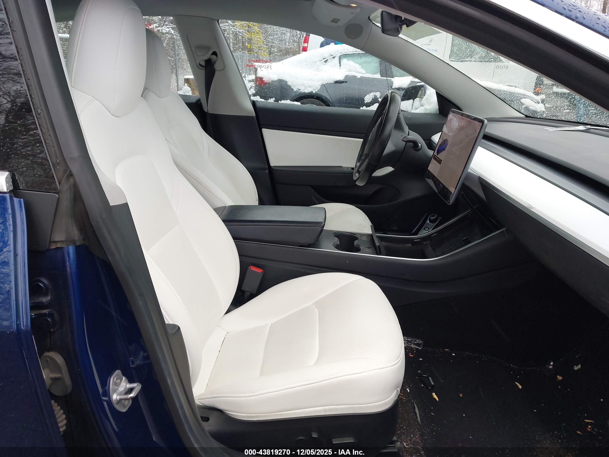 TESLA MODEL image 5