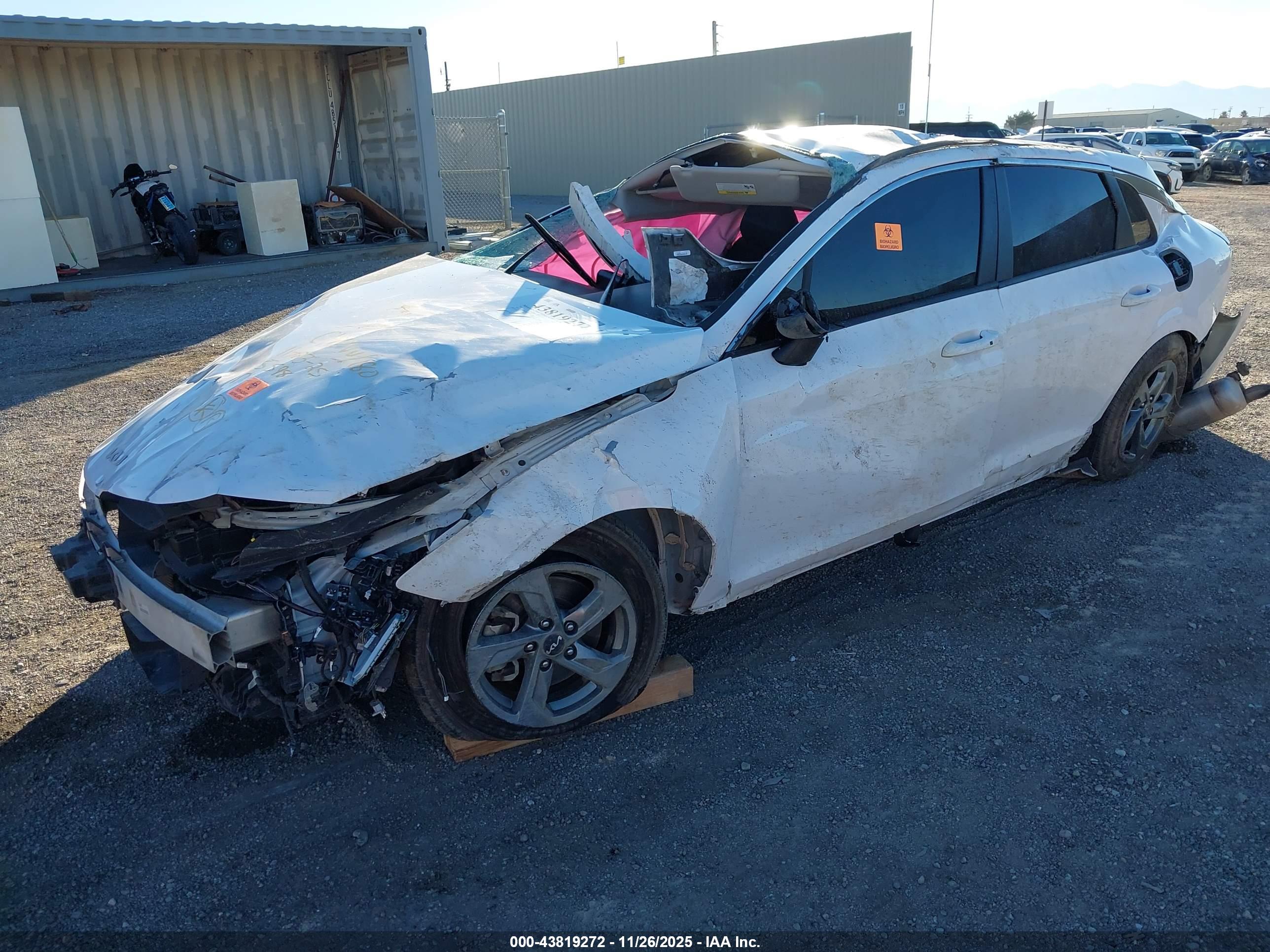 KIA K5 image 2