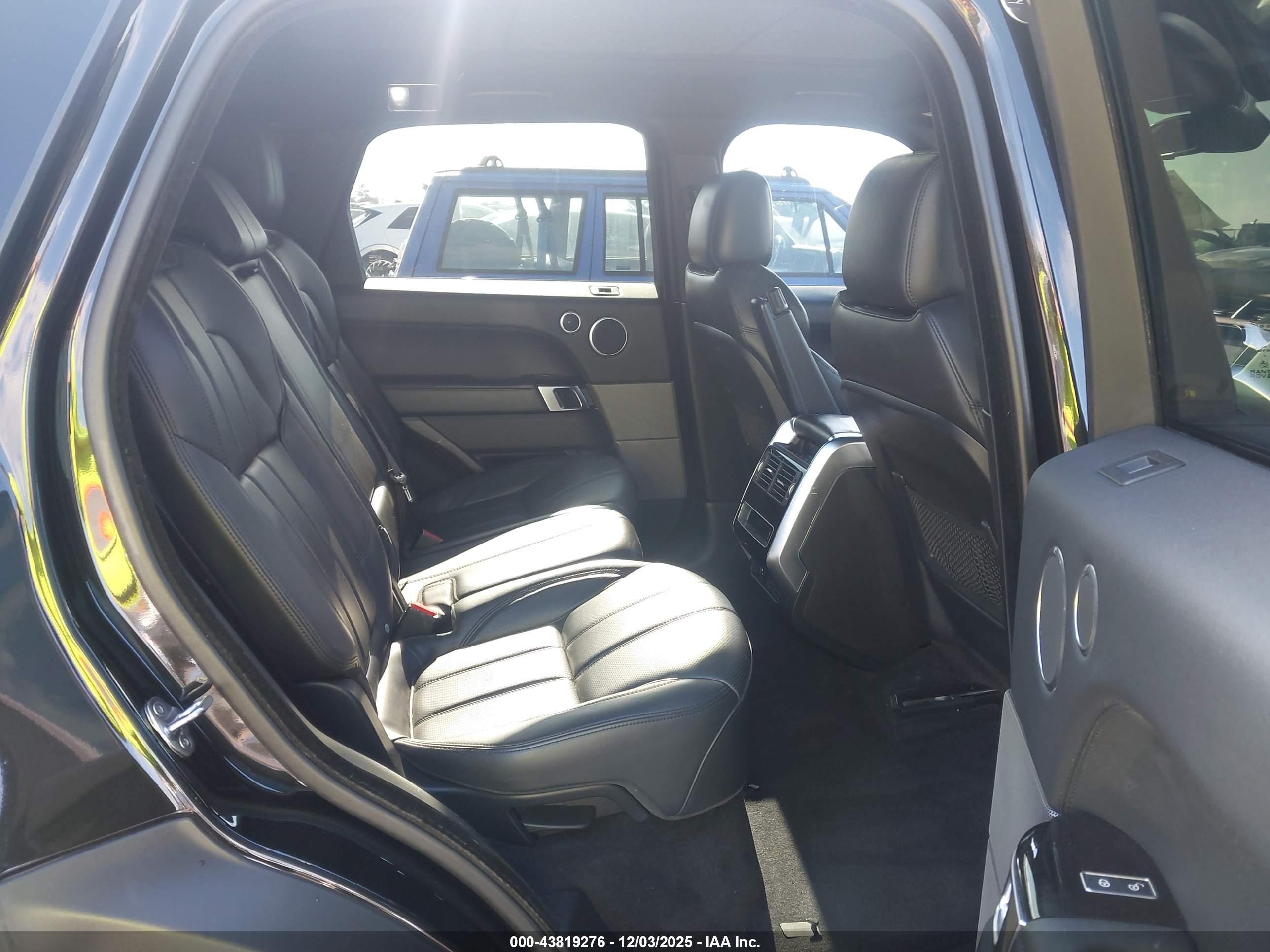 LAND ROVER image 8