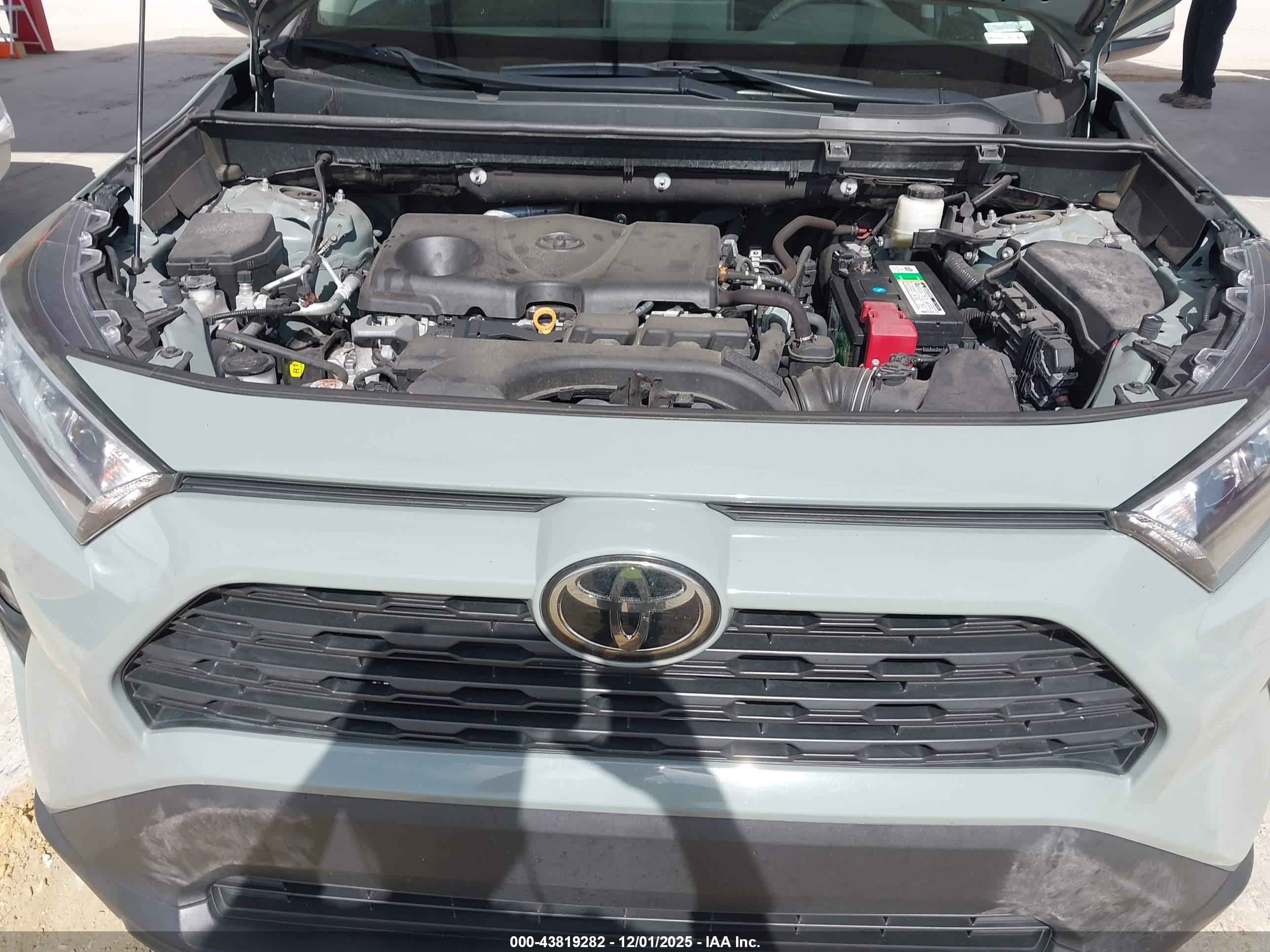 TOYOTA RAV4 image 10