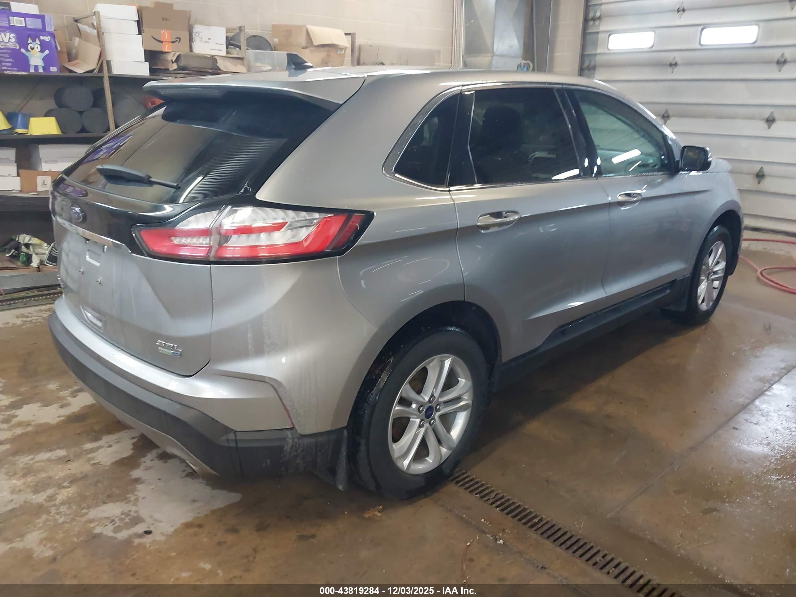 FORD EDGE image 4