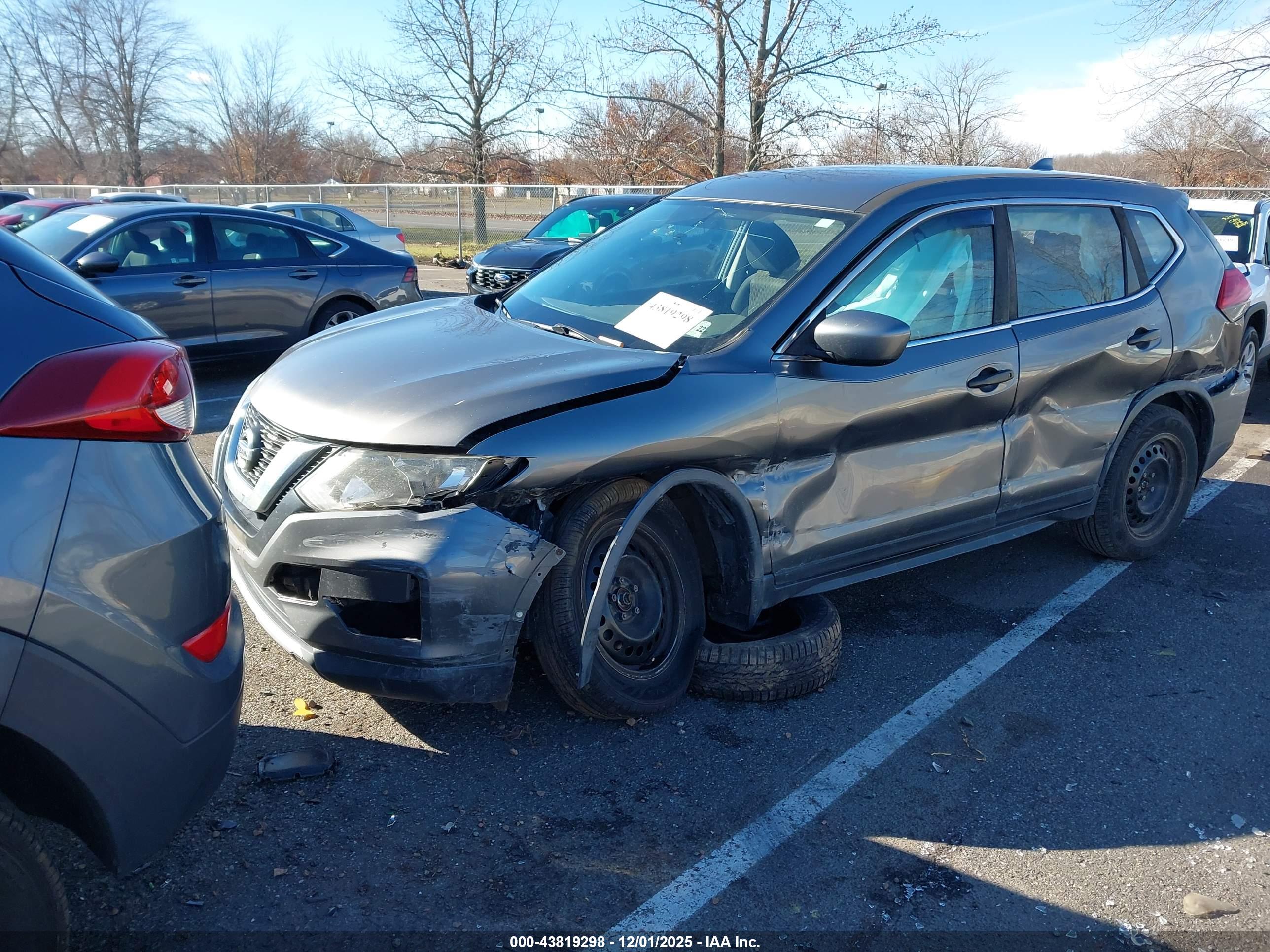 NISSAN ROGUE image 2