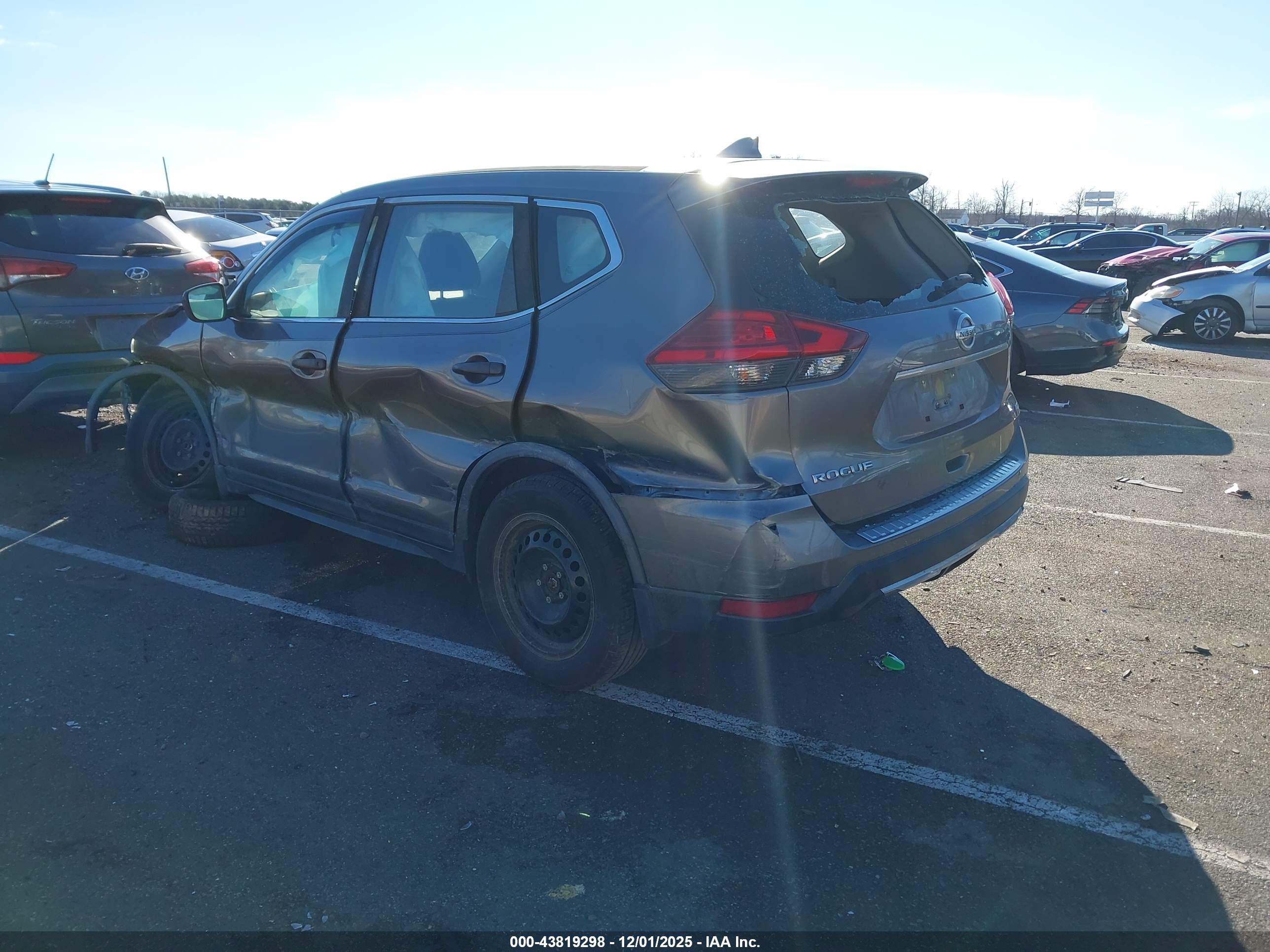 NISSAN ROGUE image 3