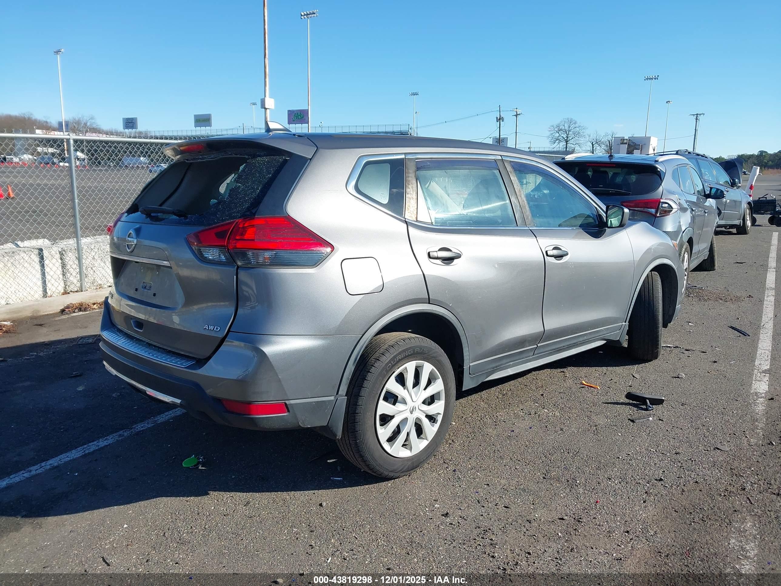 NISSAN ROGUE image 4