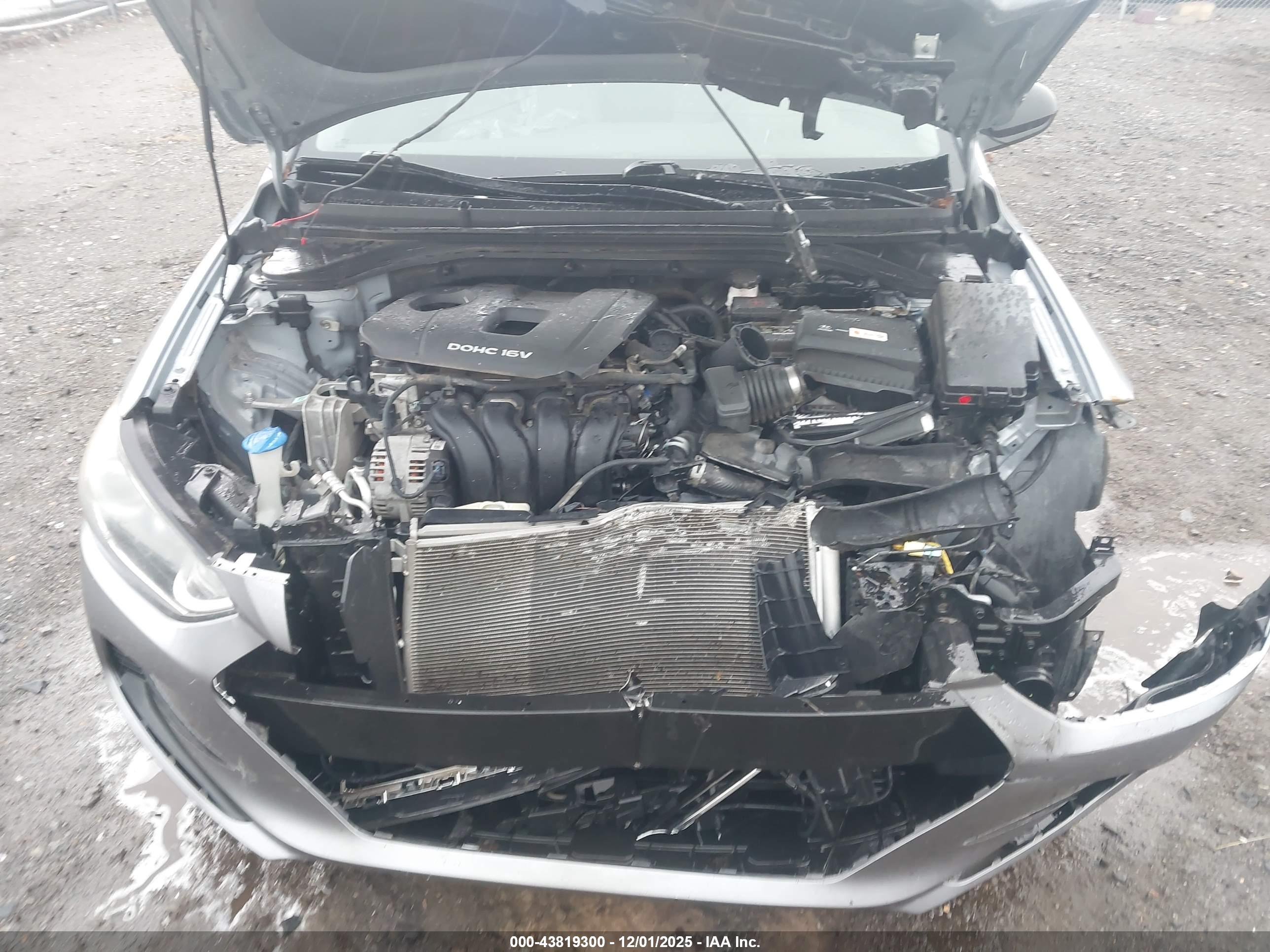 HYUNDAI ELANTRA image 10