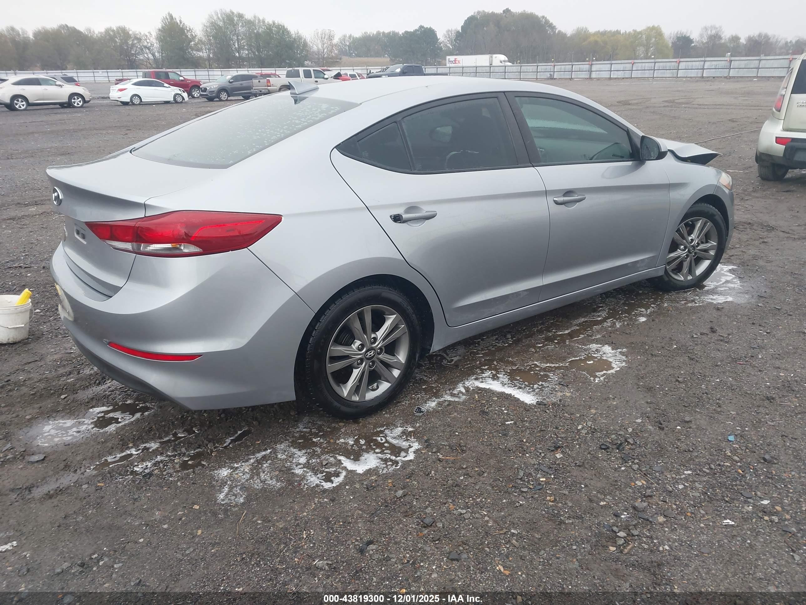 HYUNDAI ELANTRA image 4