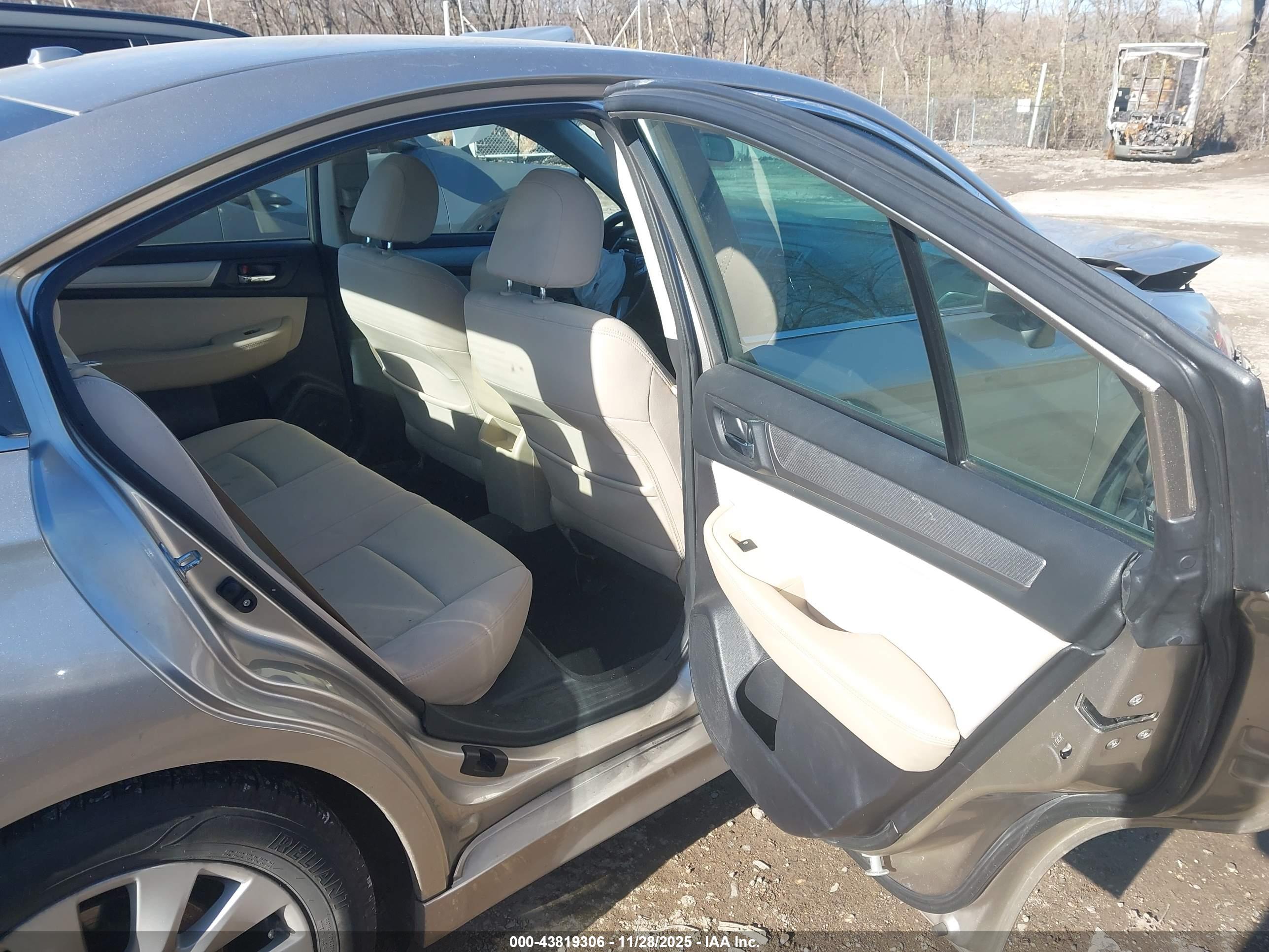 SUBARU LEGACY image 8