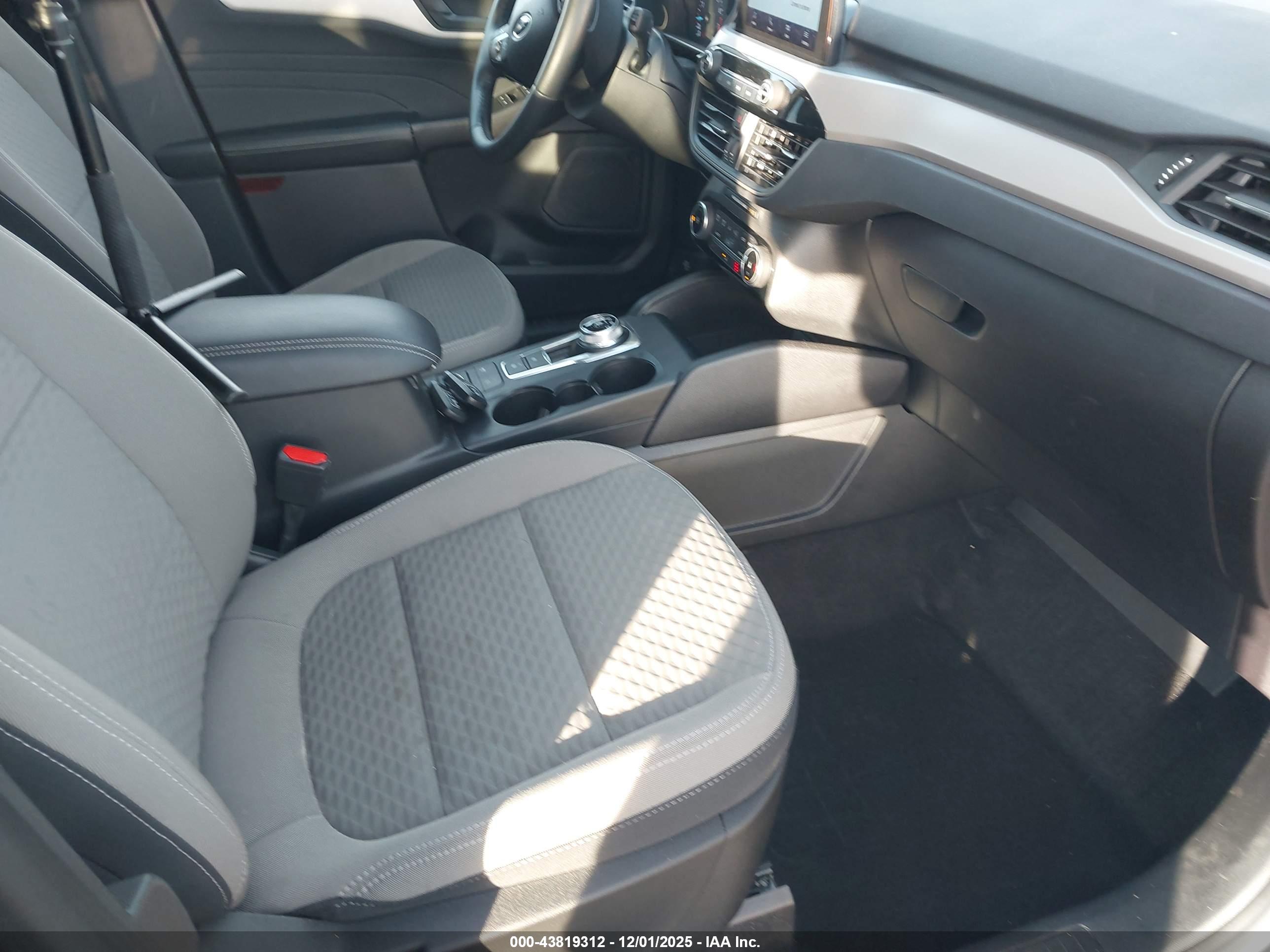 FORD ESCAPE image 5