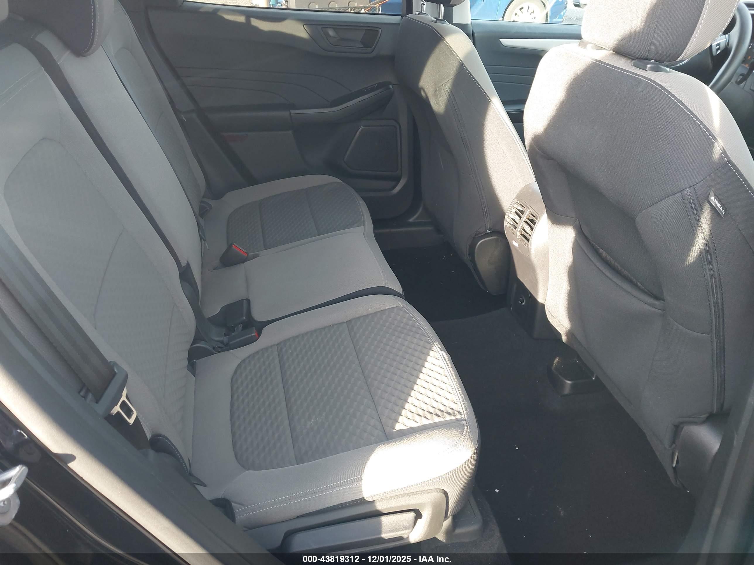 FORD ESCAPE image 8