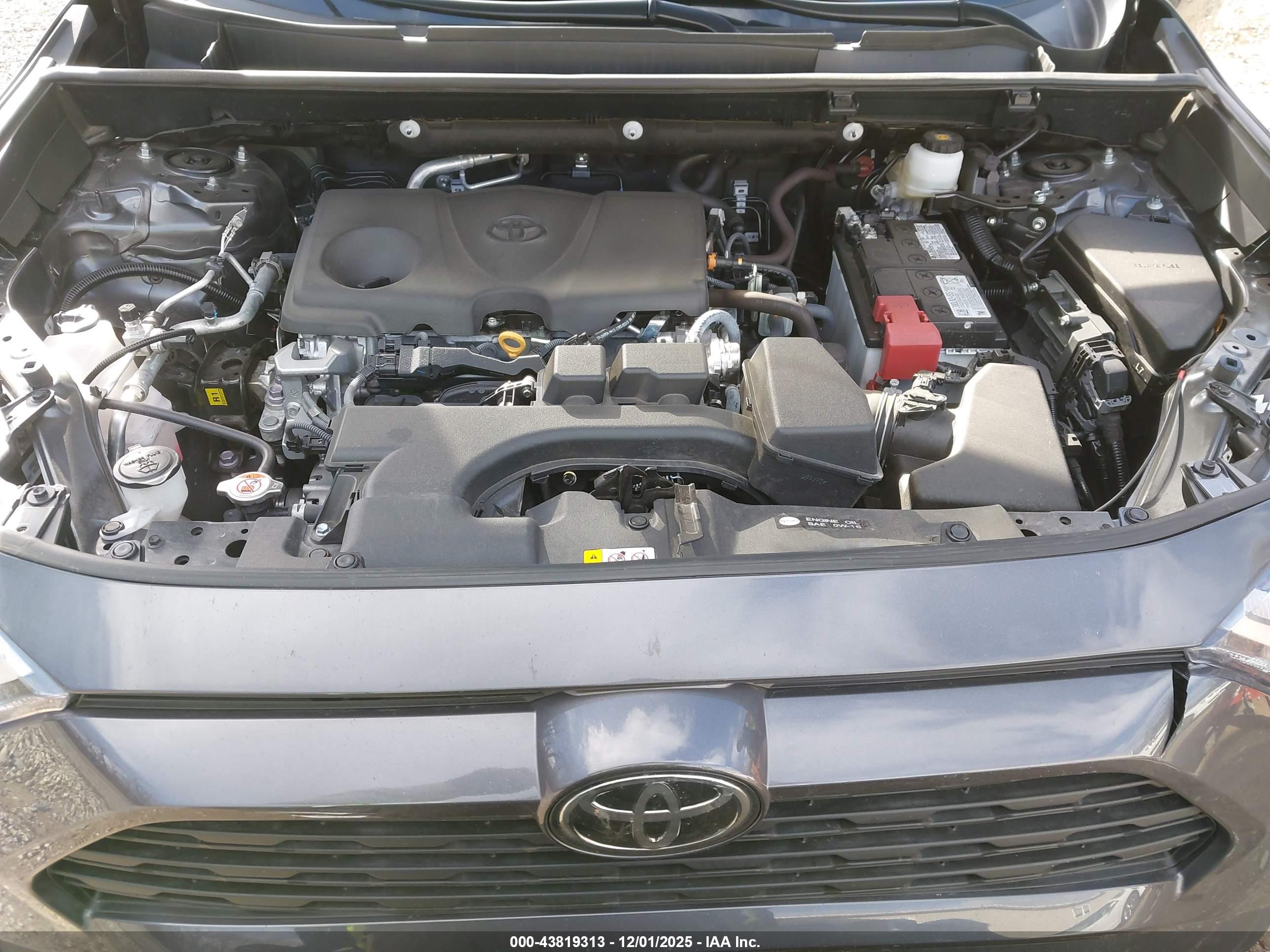 TOYOTA RAV4 image 10
