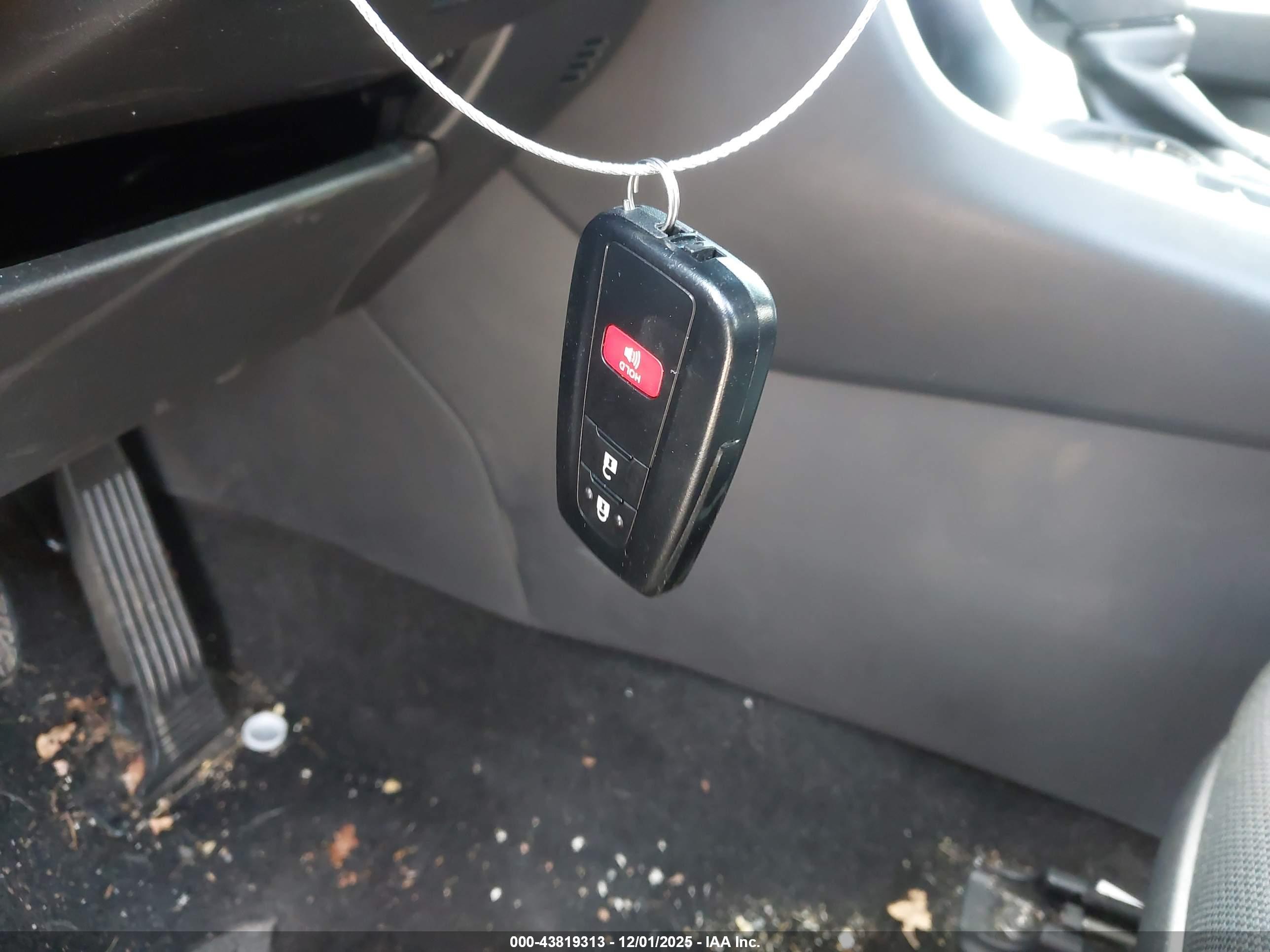 TOYOTA RAV4 image 11