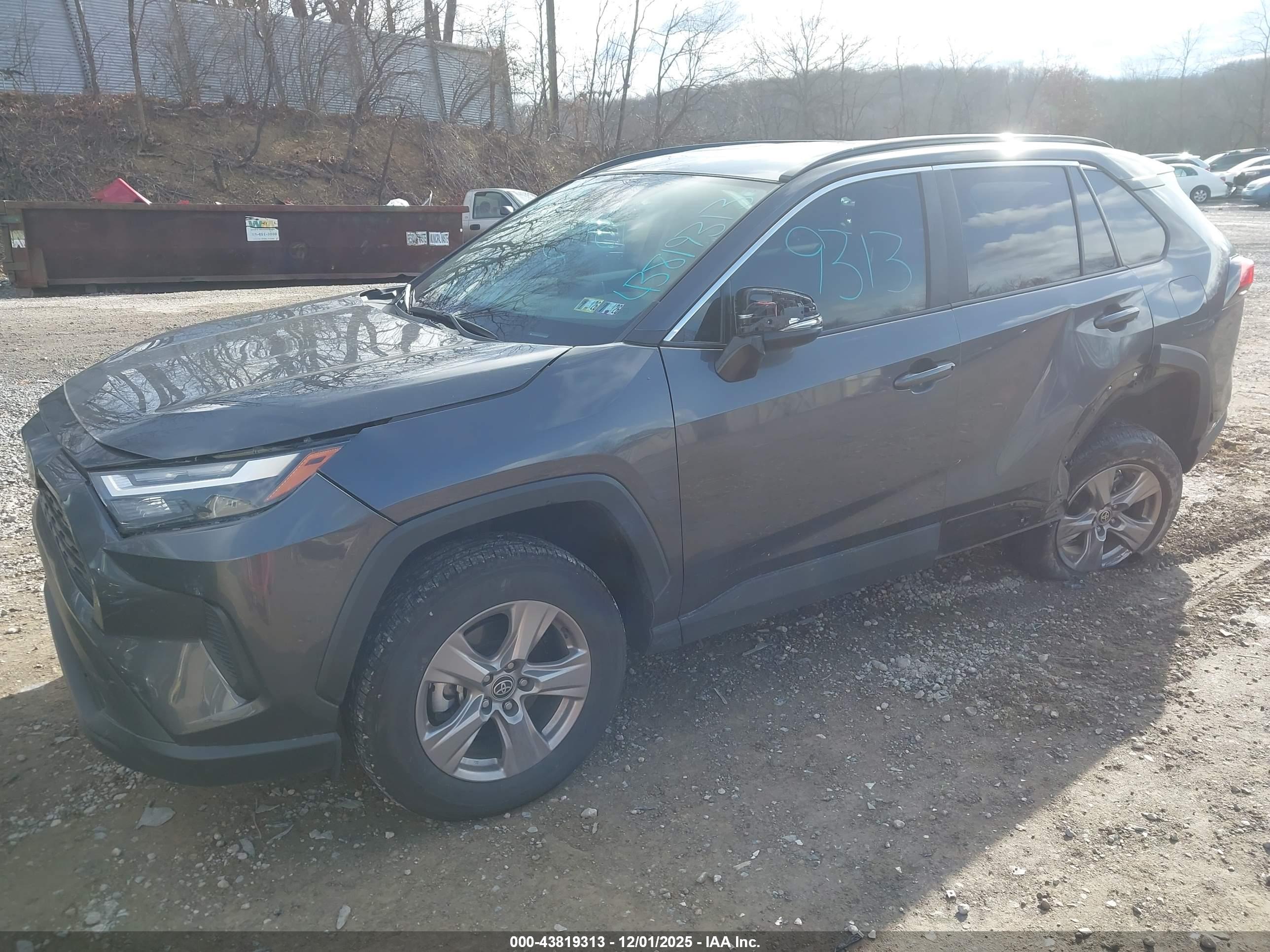 TOYOTA RAV4 image 2