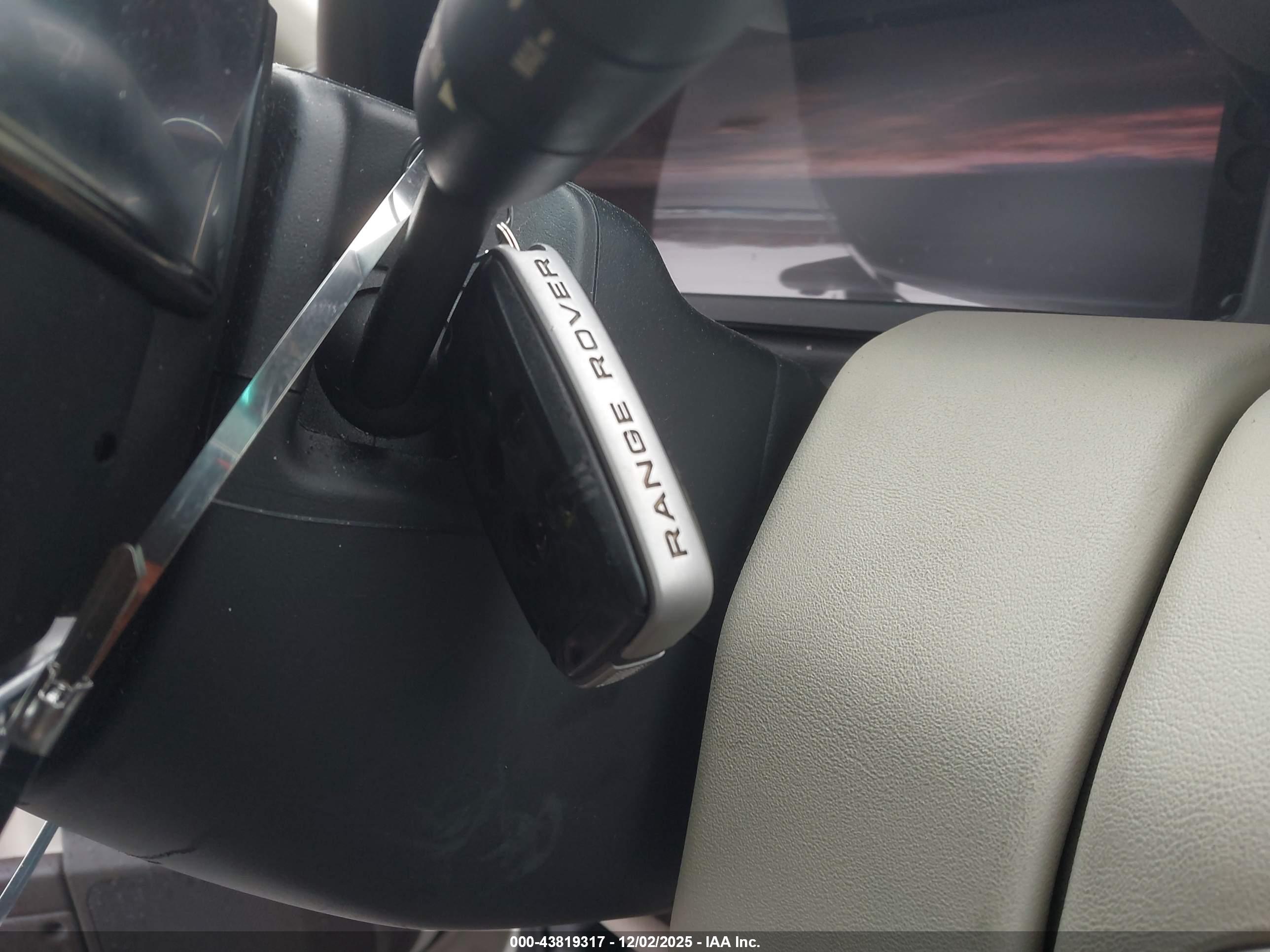 LAND ROVER image 11