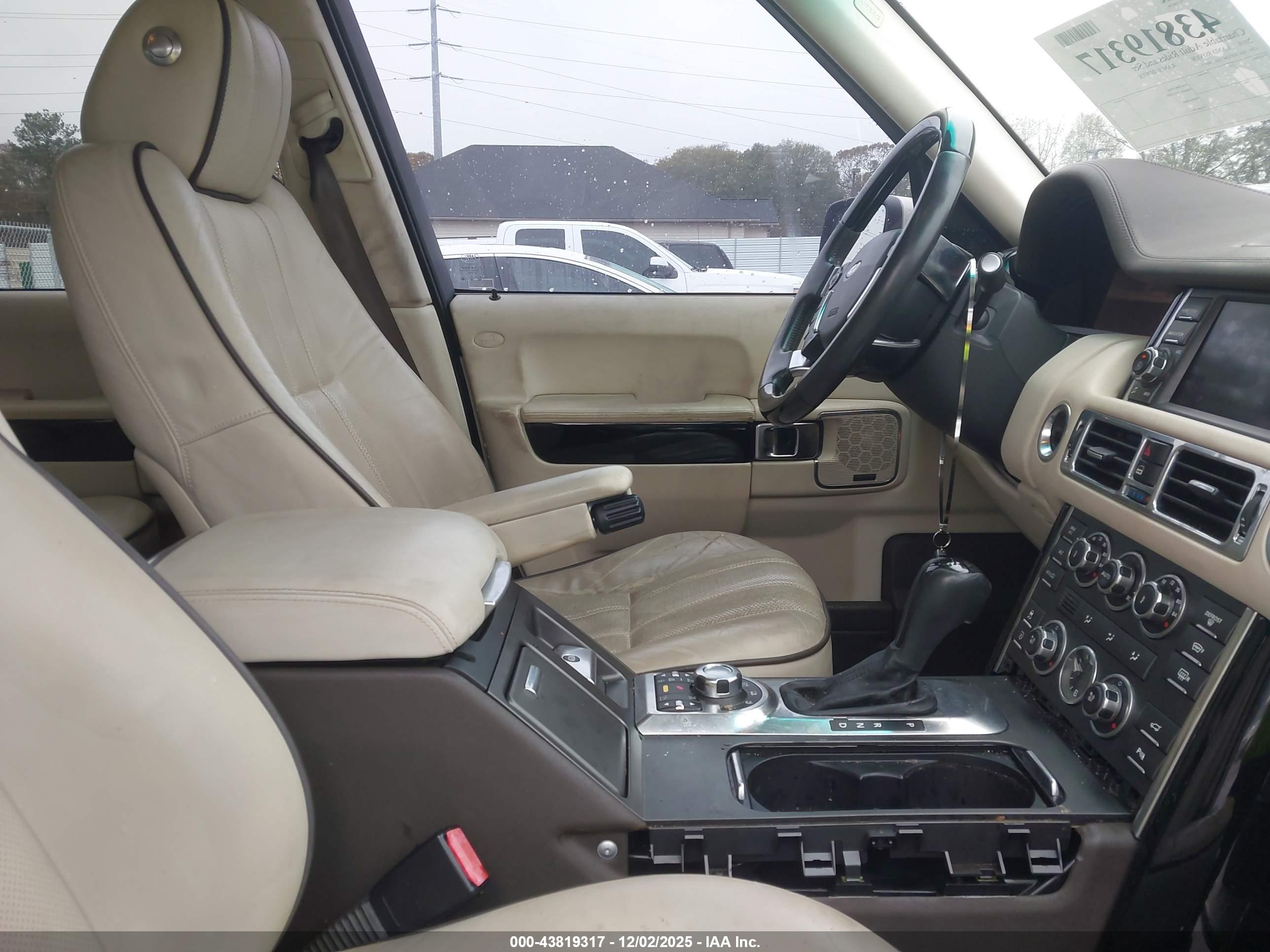 LAND ROVER image 5