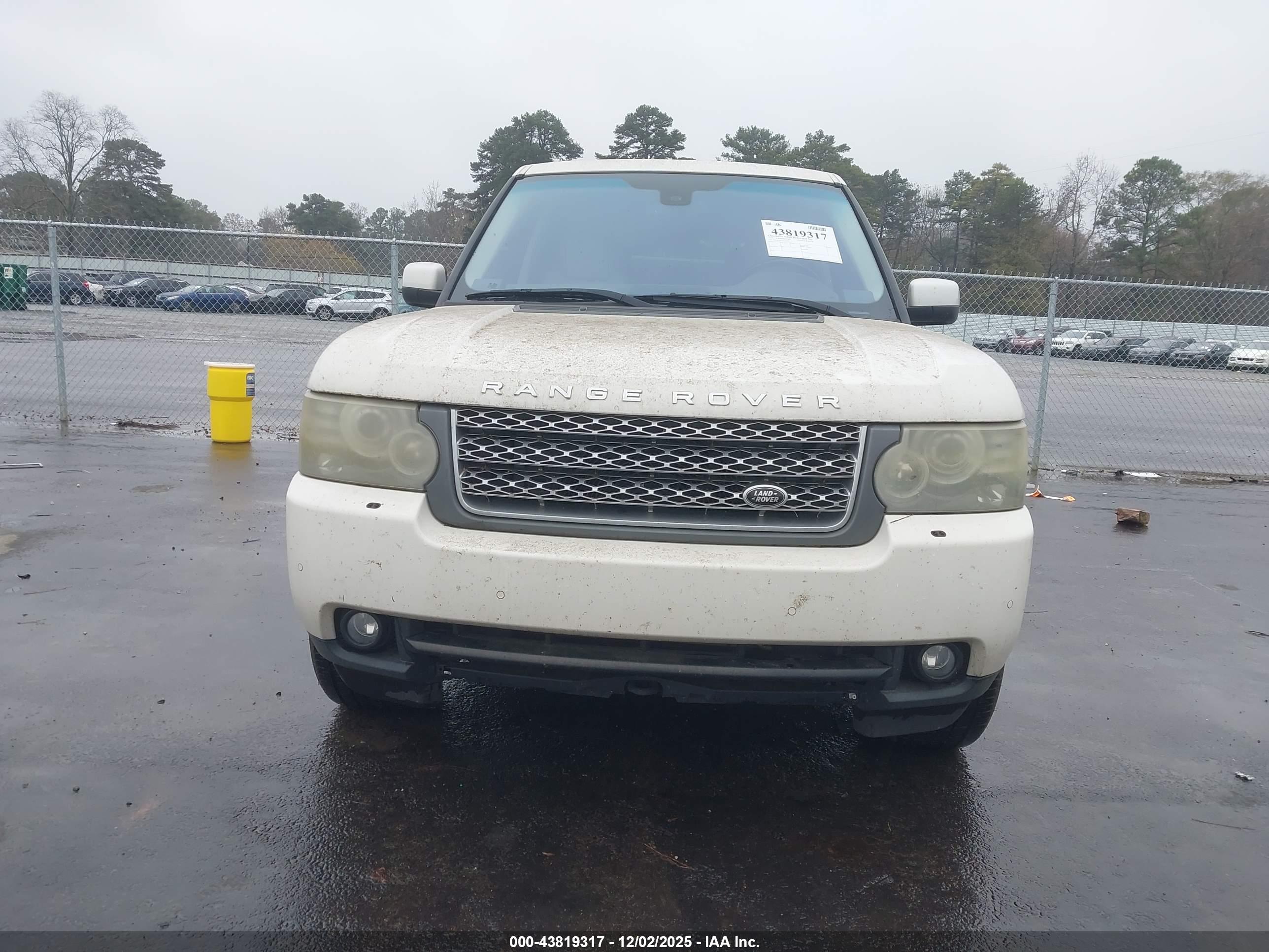 LAND ROVER image 6
